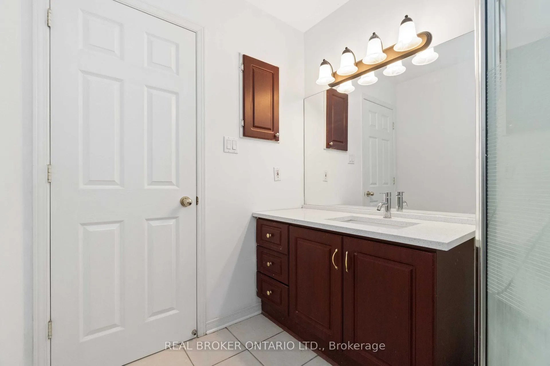 Photo 38 of 3 A Southpark Drive, Ottawa, Blackburn Hamlet — HOMEH