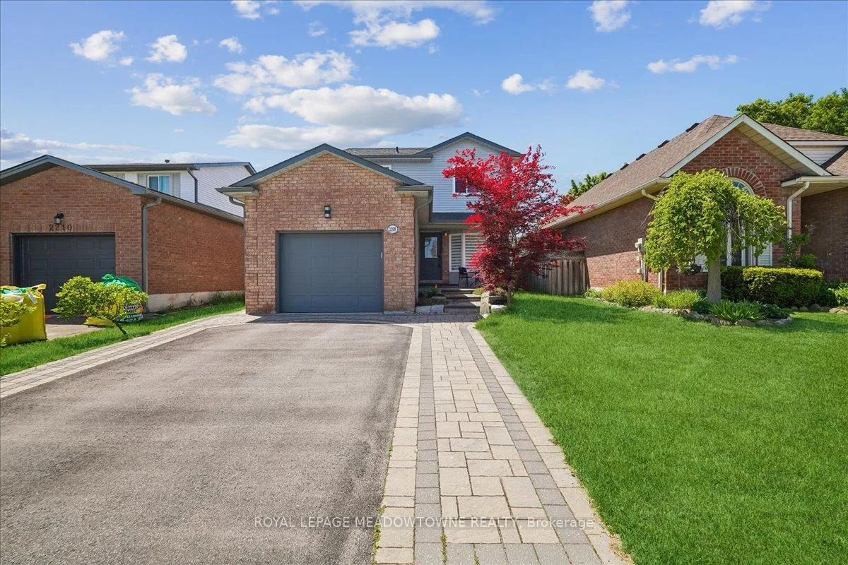 Photo 2 of 2208 Hunt Crescent, Burlington, Headon — HOMEH