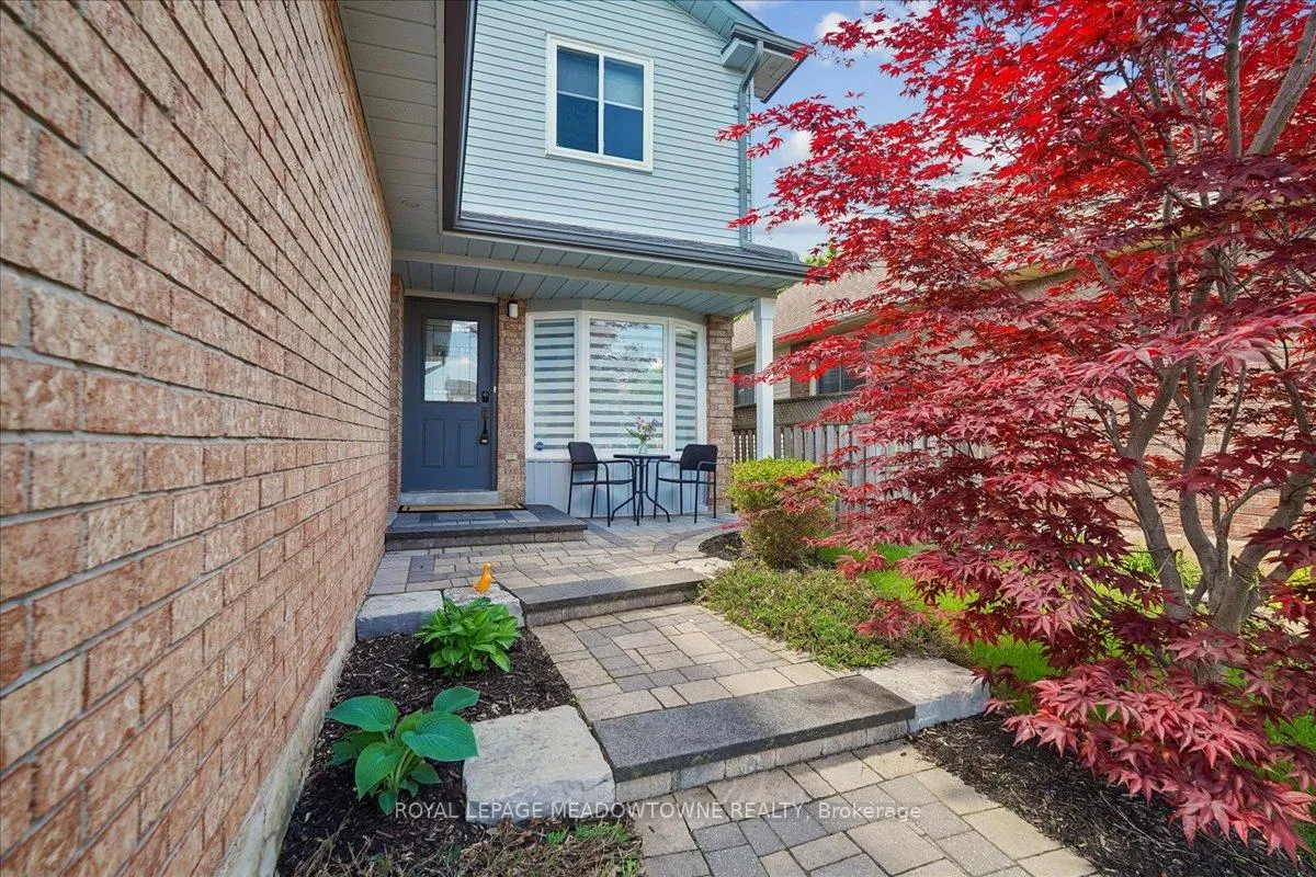 Photo 3 of 2208 Hunt Crescent, Burlington, Headon — HOMEH