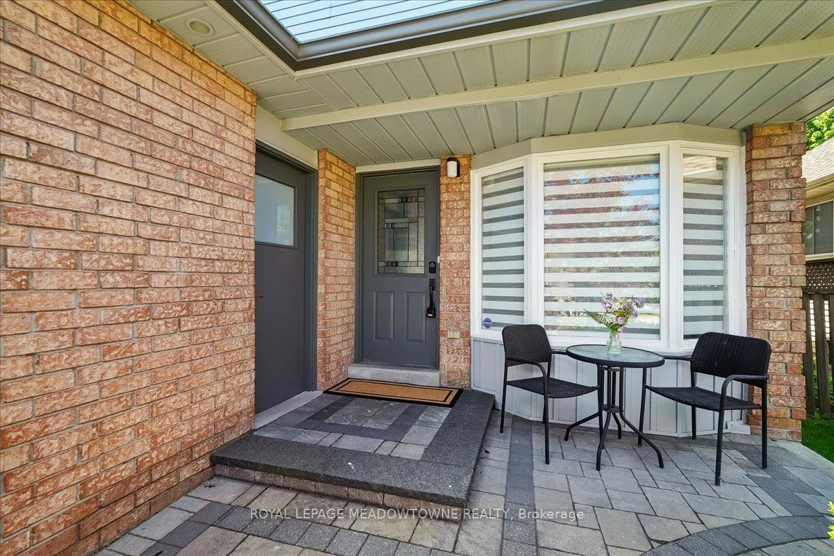 Photo 4 of 2208 Hunt Crescent, Burlington, Headon — HOMEH
