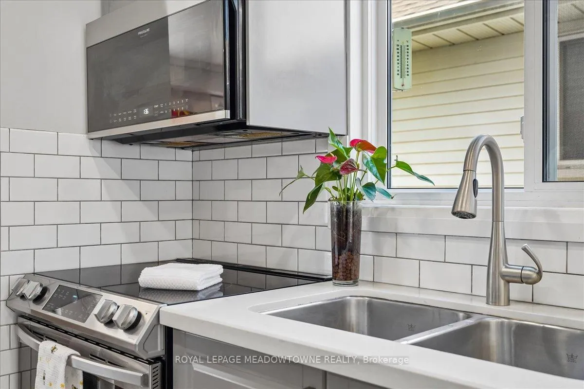 Photo 12 of 2208 Hunt Crescent, Burlington, Headon — HOMEH