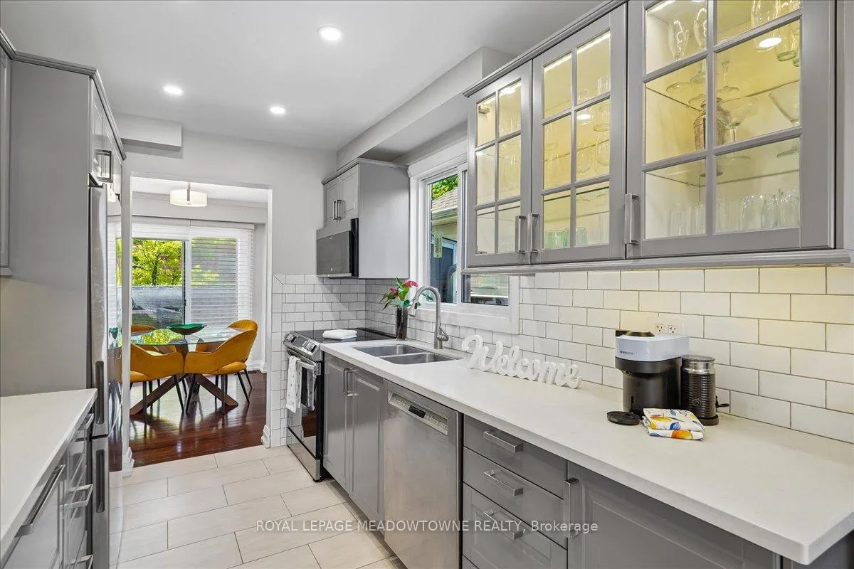 Photo 13 of 2208 Hunt Crescent, Burlington, Headon — HOMEH