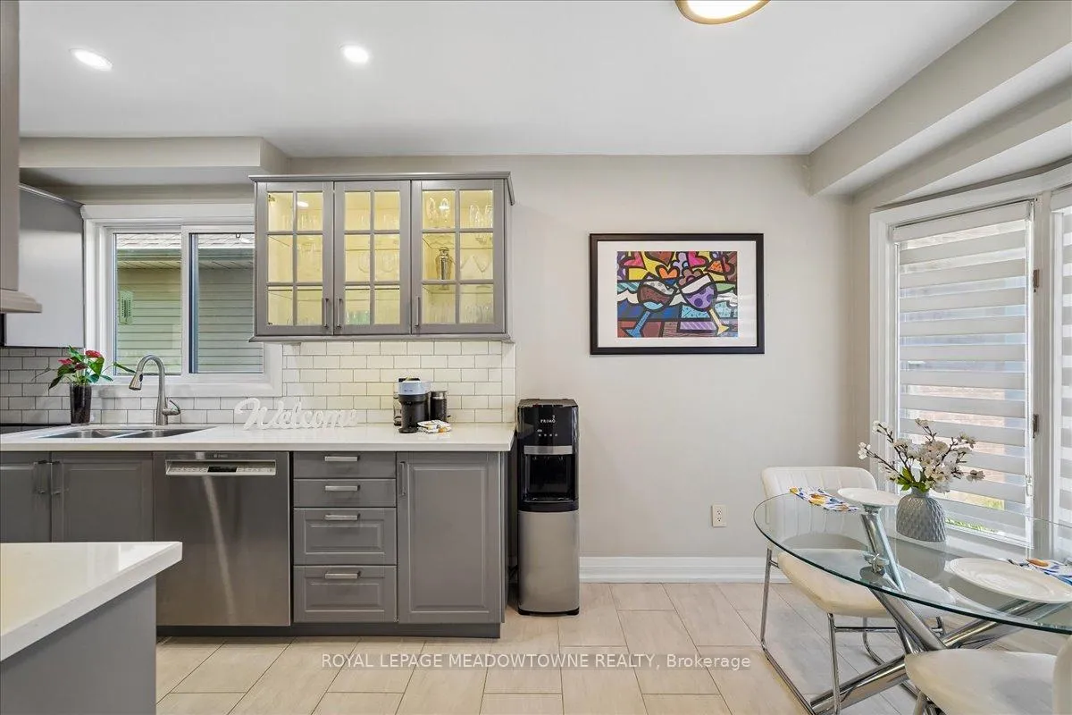 Photo 16 of 2208 Hunt Crescent, Burlington, Headon — HOMEH