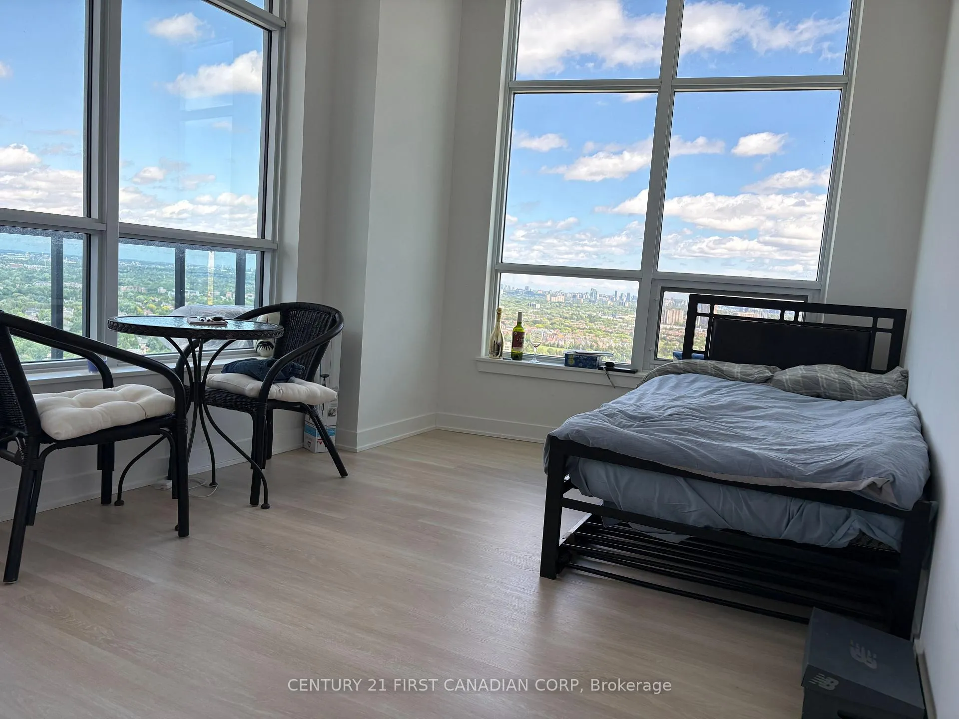 Photo 8 of Unit B-3011, 50 Upper Mall Way, Vaughan, Brownridge — HOMEH