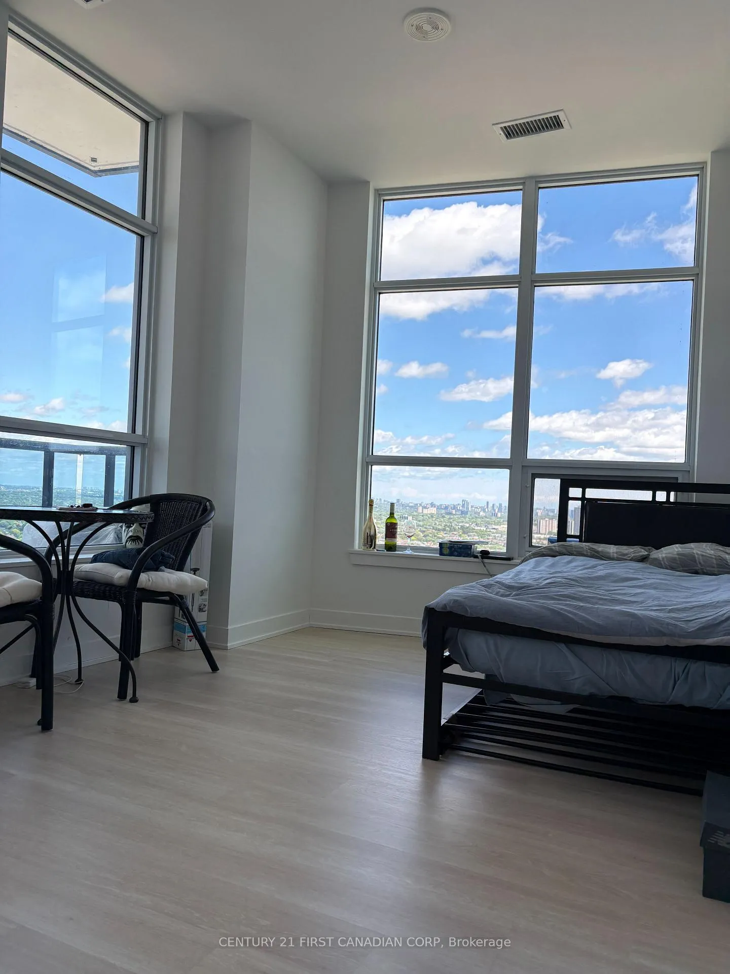 Photo 11 of Unit B-3011, 50 Upper Mall Way, Vaughan, Brownridge — HOMEH