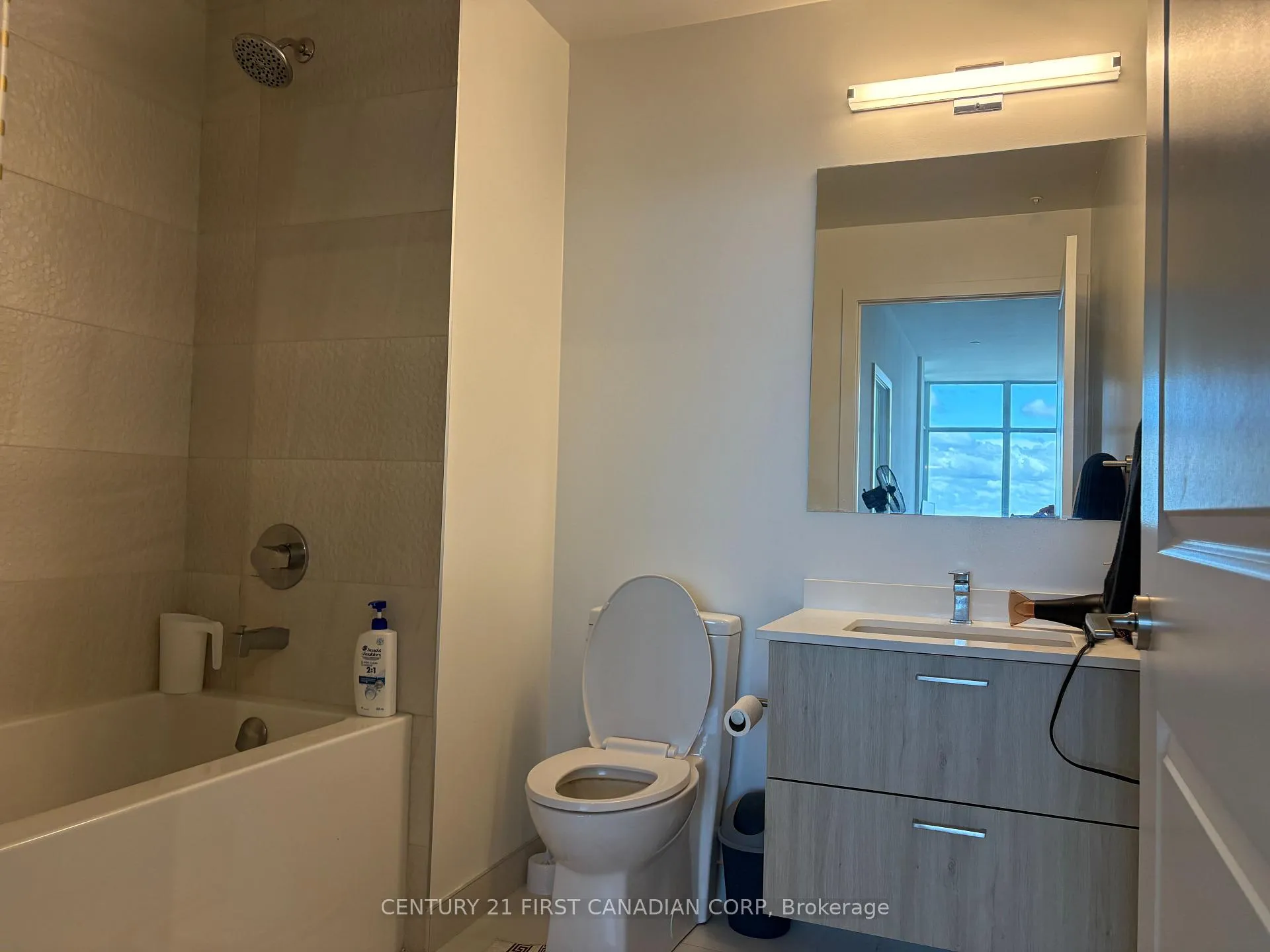 Photo 19 of Unit B-3011, 50 Upper Mall Way, Vaughan, Brownridge — HOMEH