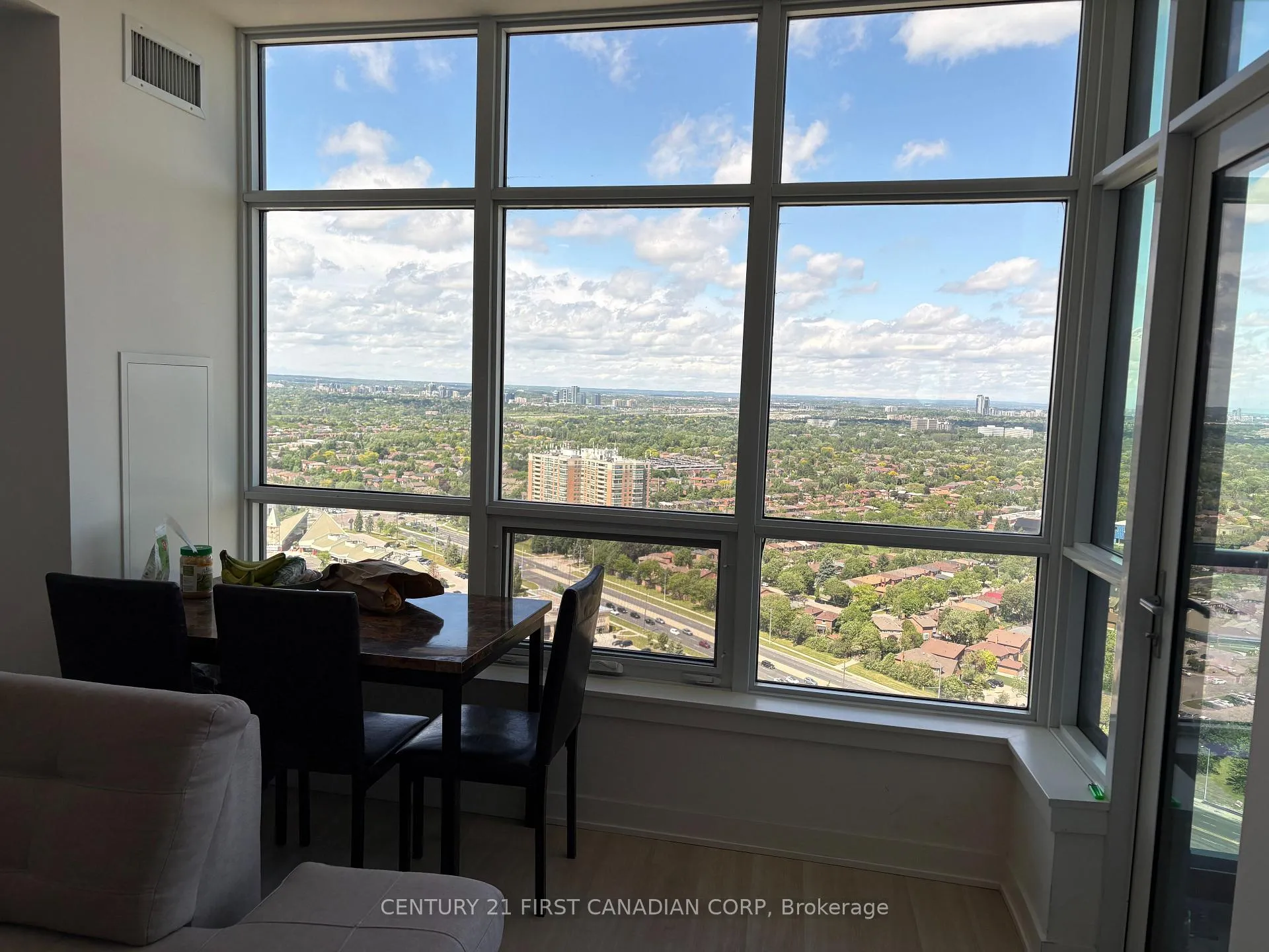 Photo 21 of Unit B-3011, 50 Upper Mall Way, Vaughan, Brownridge — HOMEH