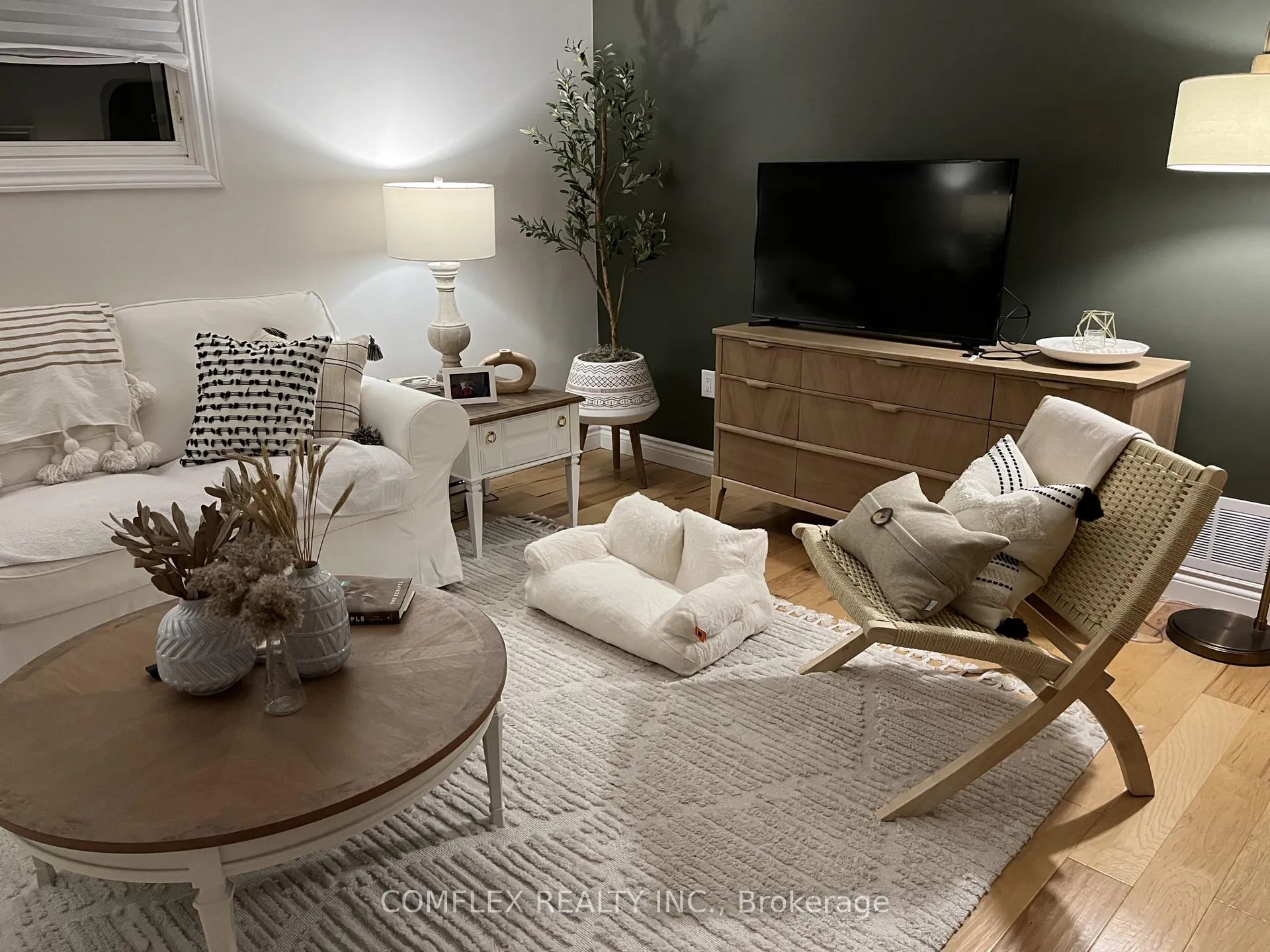 Photo 2 of Unit Upper, 40 Bascom Street, Uxbridge — HOMEH