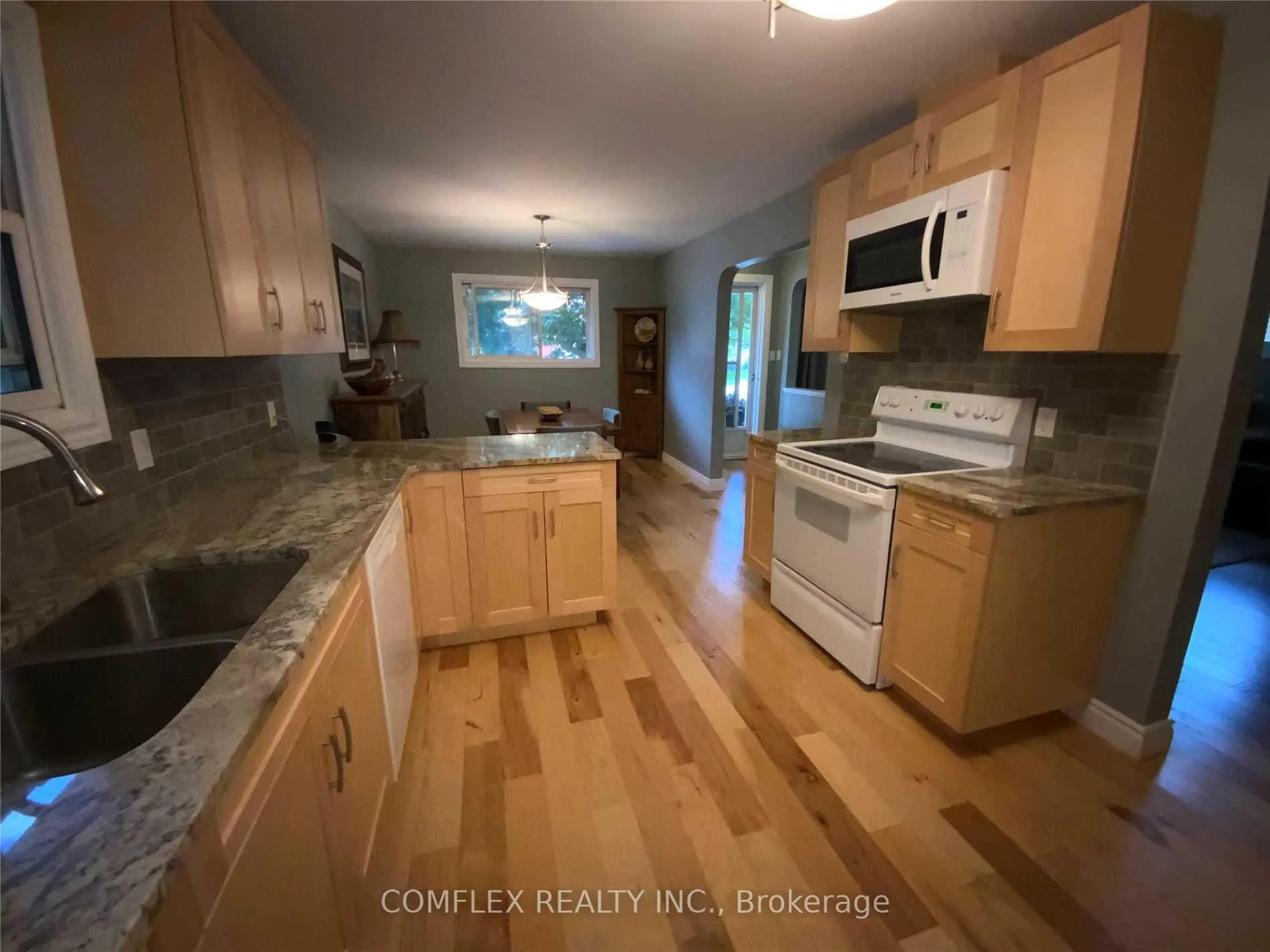 Photo 5 of Unit Upper, 40 Bascom Street, Uxbridge — HOMEH