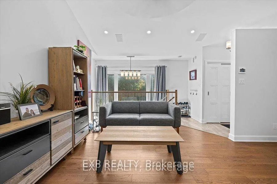 Photo 5 of Unit B, 18 Ivylea Street, Ottawa, Craig Henry/Woodvale — HOMEH