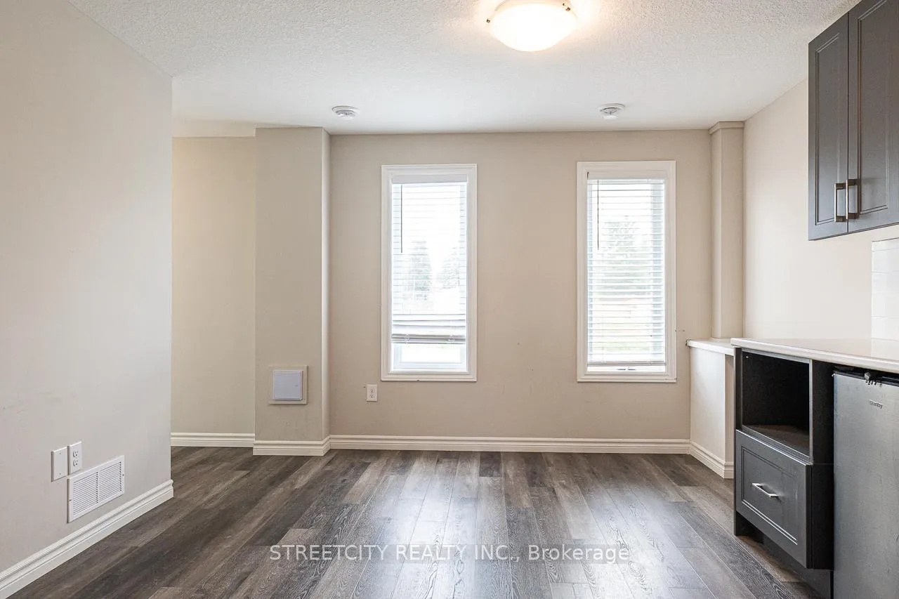Photo 5 of 381 Callaway Road, London, North R — HOMEH