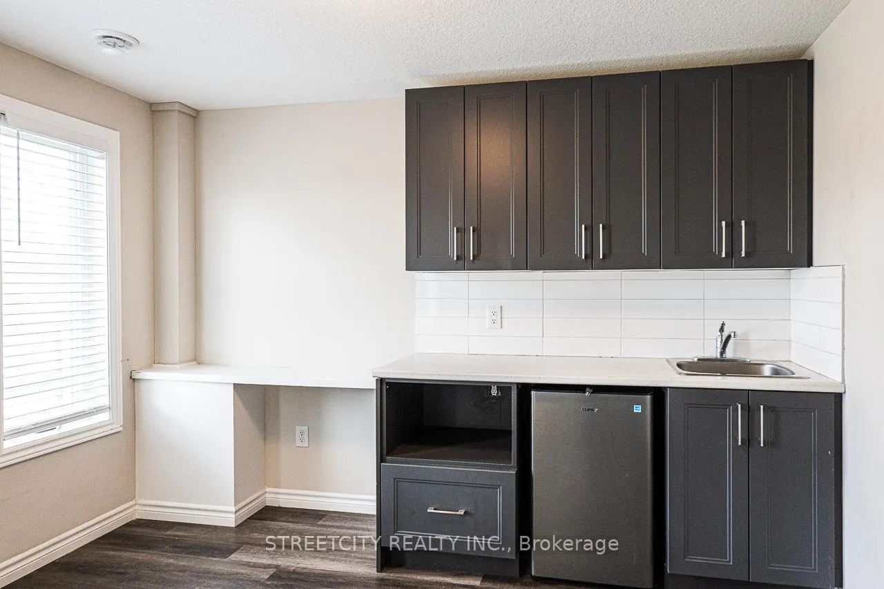 Photo 6 of 381 Callaway Road, London, North R — HOMEH