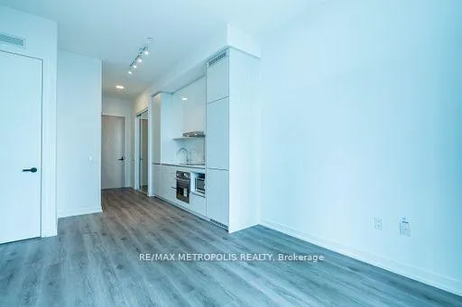 Photo 8 of Unit 621, 28 Interchange Way, Vaughan, Vaughan Corporate Centre — HOMEH
