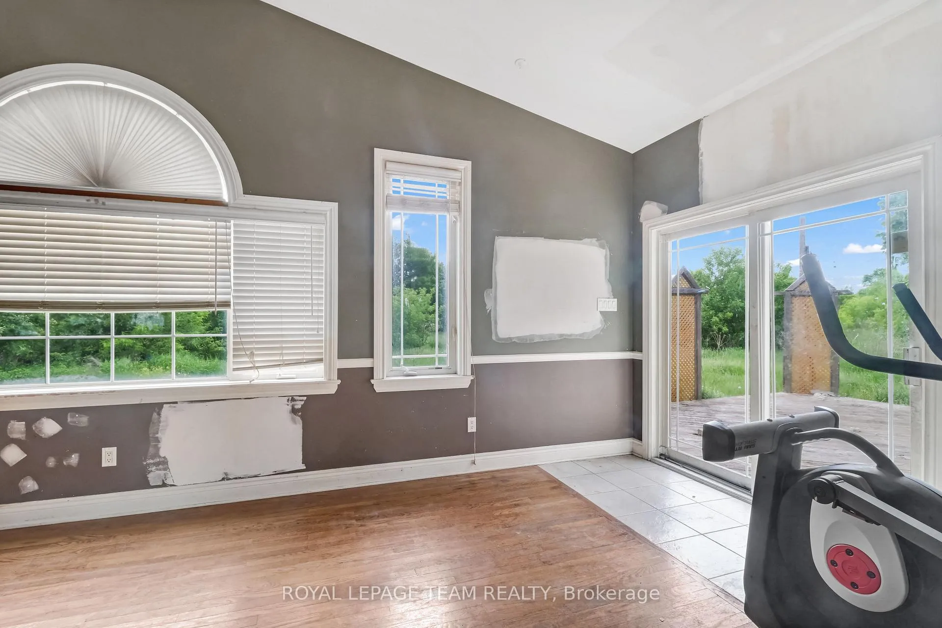 Photo 8 of 5742 Bank Street, Ottawa, Greely — HOMEH