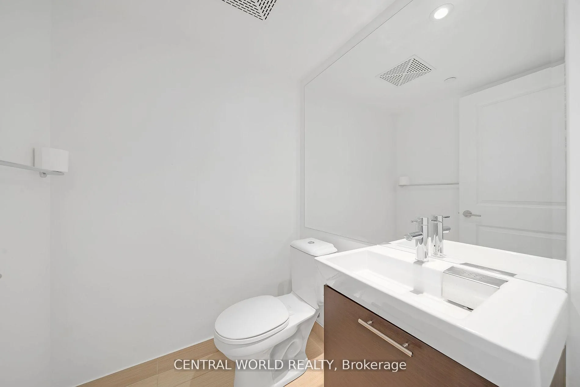 Photo 4 of Unit 1113, 386 Yonge Street, Toronto, Bay Street Corridor — HOMEH