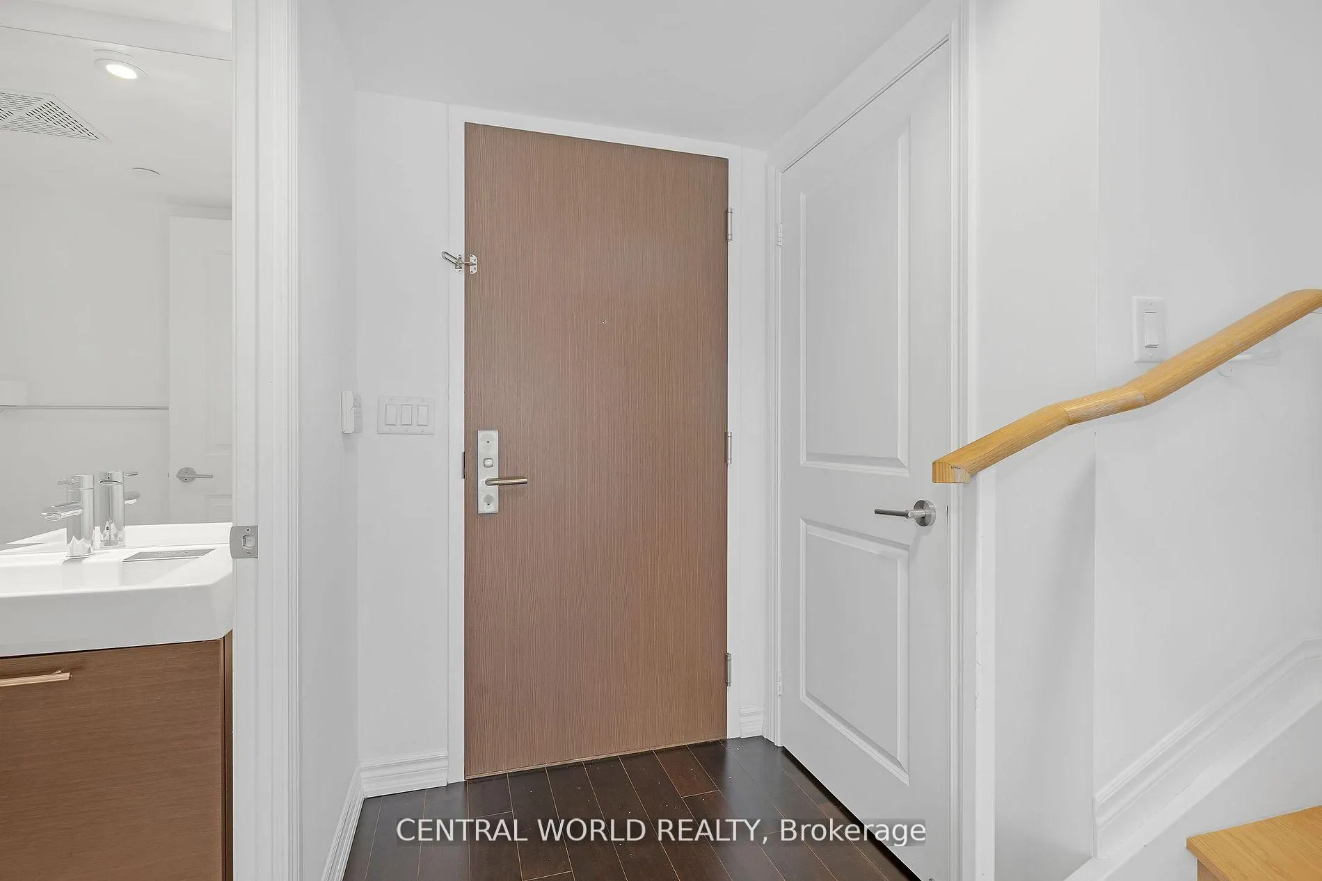 Photo 6 of Unit 1113, 386 Yonge Street, Toronto, Bay Street Corridor — HOMEH