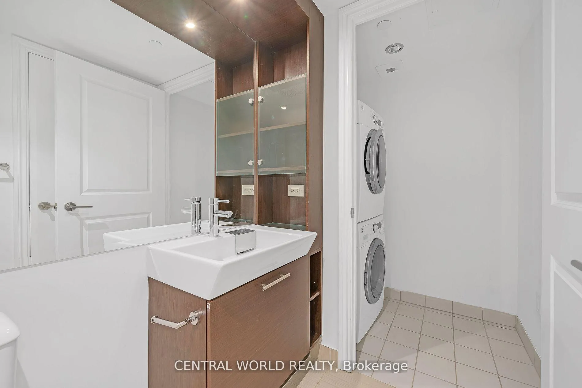 Photo 11 of Unit 1113, 386 Yonge Street, Toronto, Bay Street Corridor — HOMEH