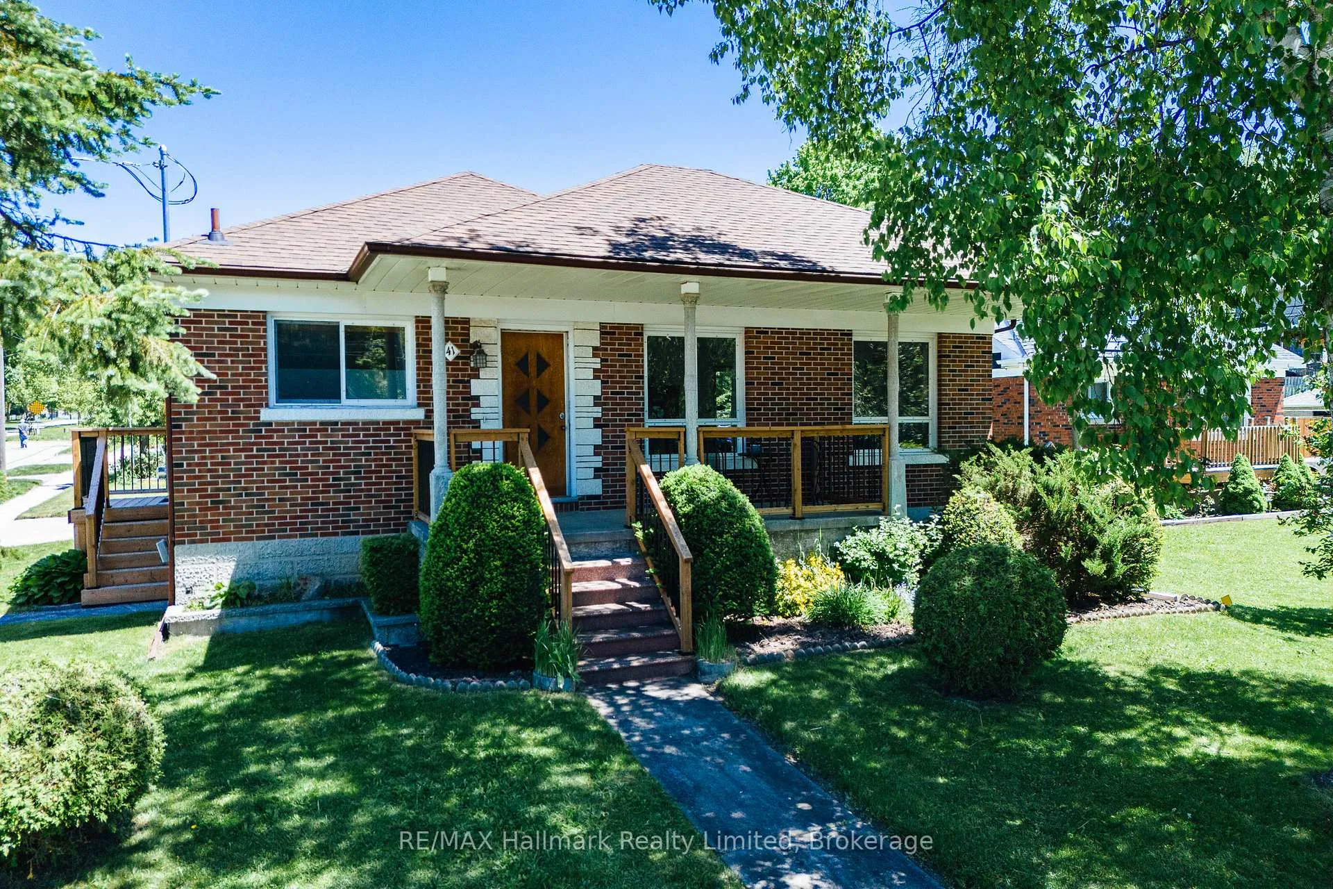 Photo 2 of 41 William Street, Guelph, St. George's — HOMEH