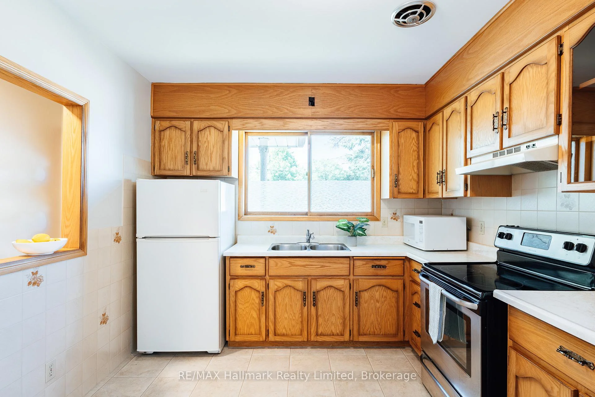Photo 4 of 41 William Street, Guelph, St. George's — HOMEH