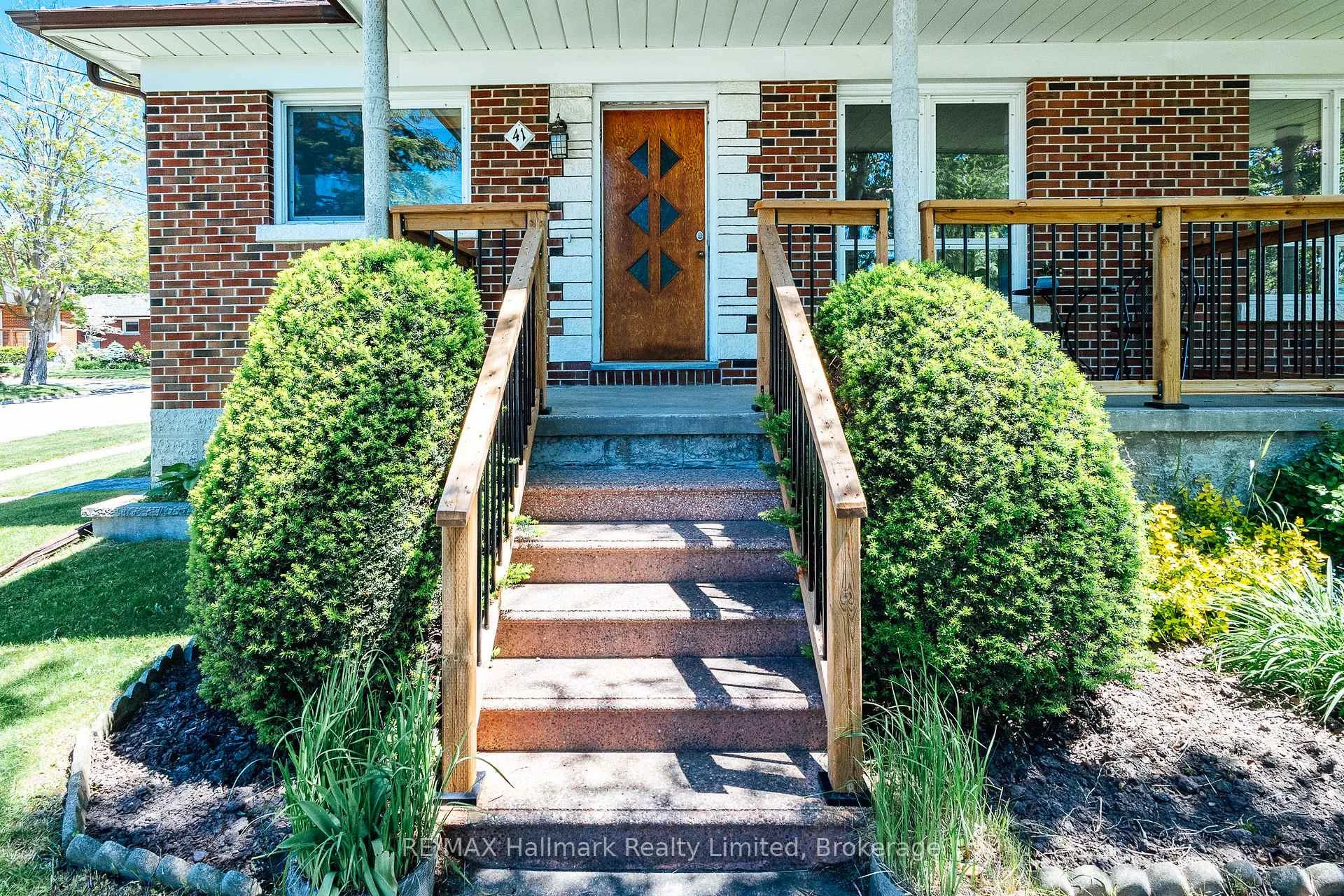 Photo 11 of 41 William Street, Guelph, St. George's — HOMEH