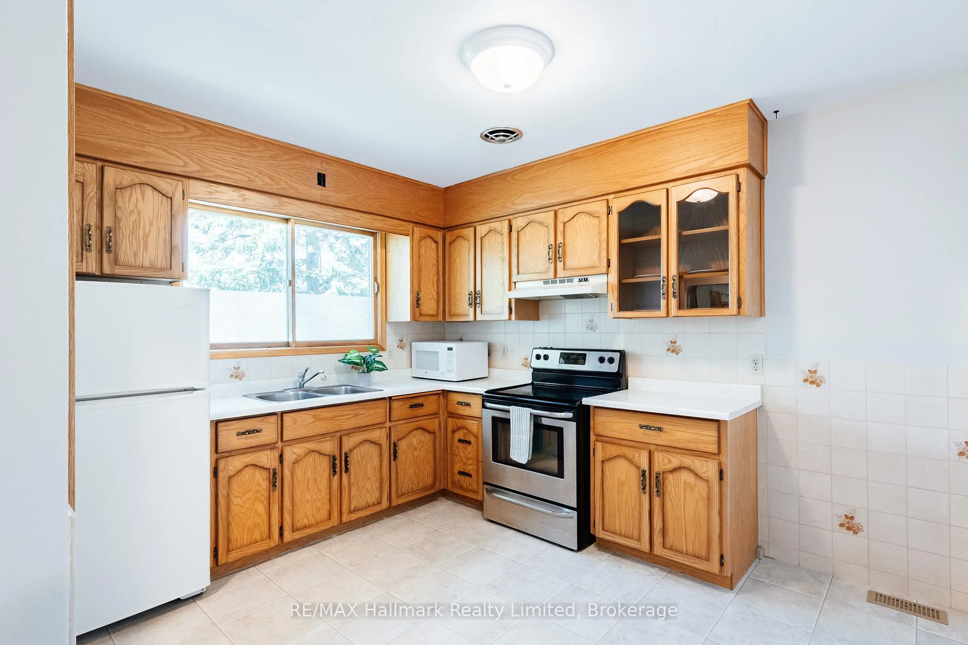 Photo 53 of 41 William Street, Guelph, St. George's — HOMEH
