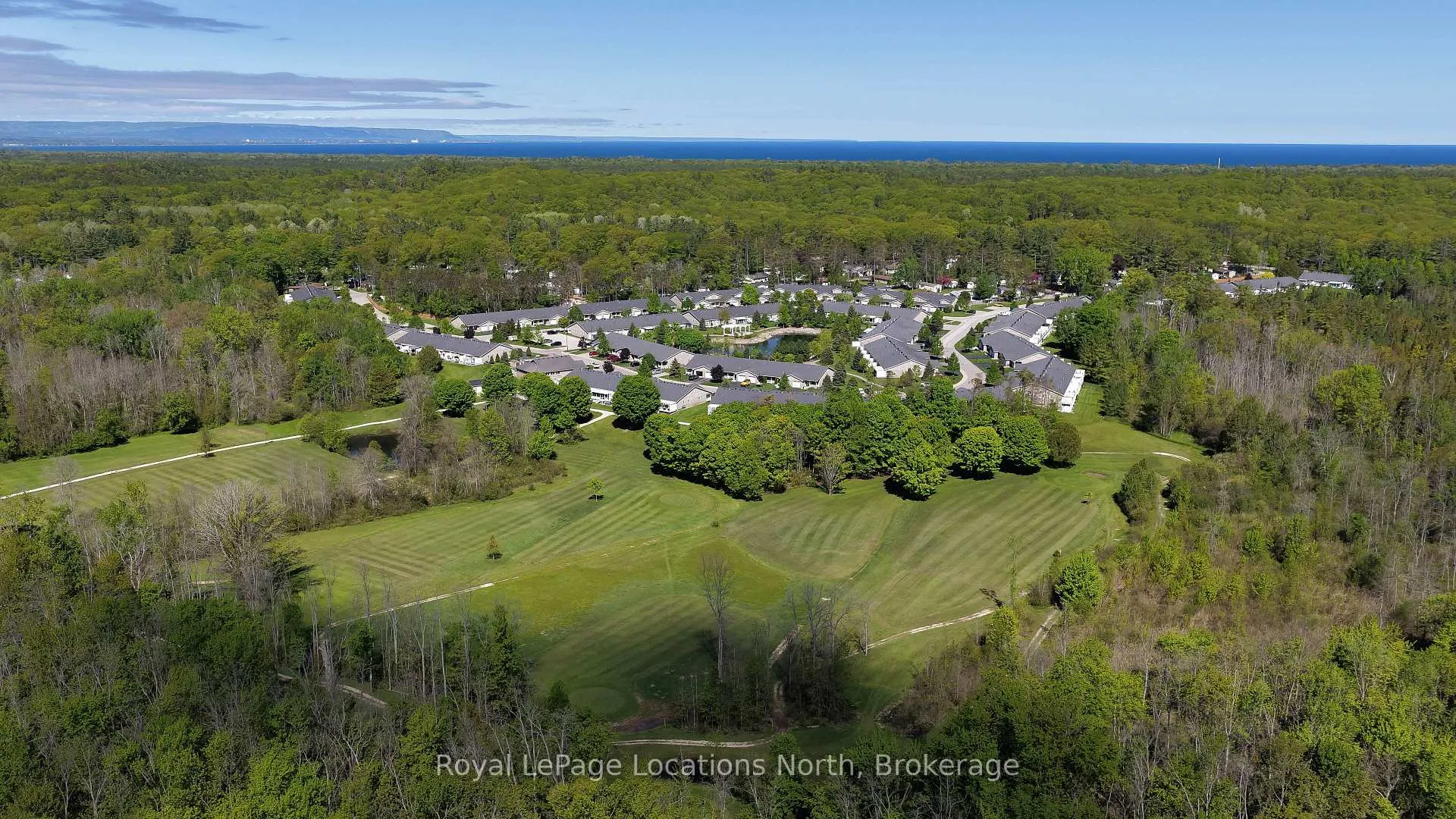 Photo 2 of 46 Garden Grove Crescent, Wasaga Beach — HOMEH