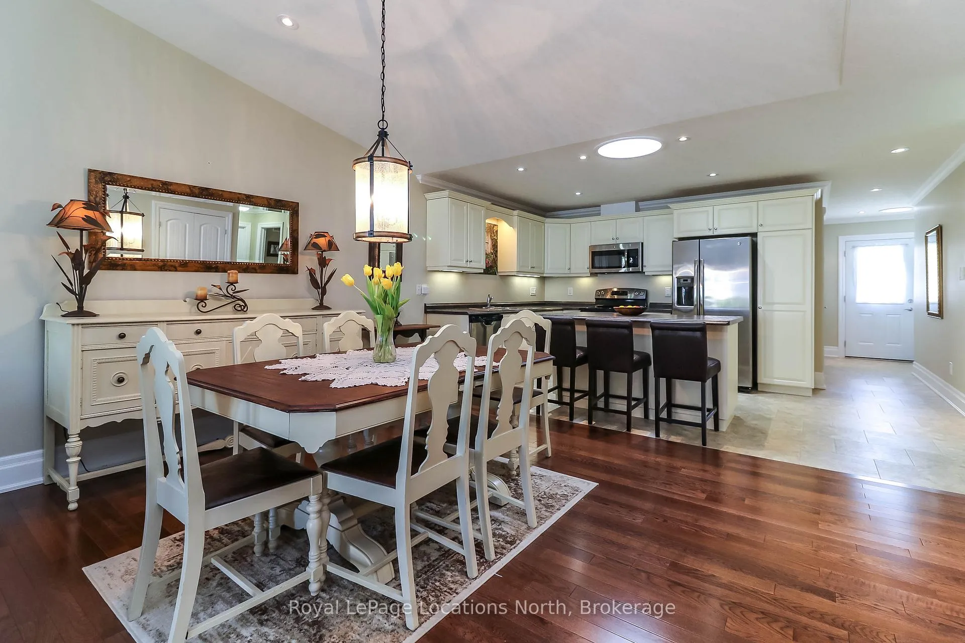 Photo 8 of 46 Garden Grove Crescent, Wasaga Beach — HOMEH