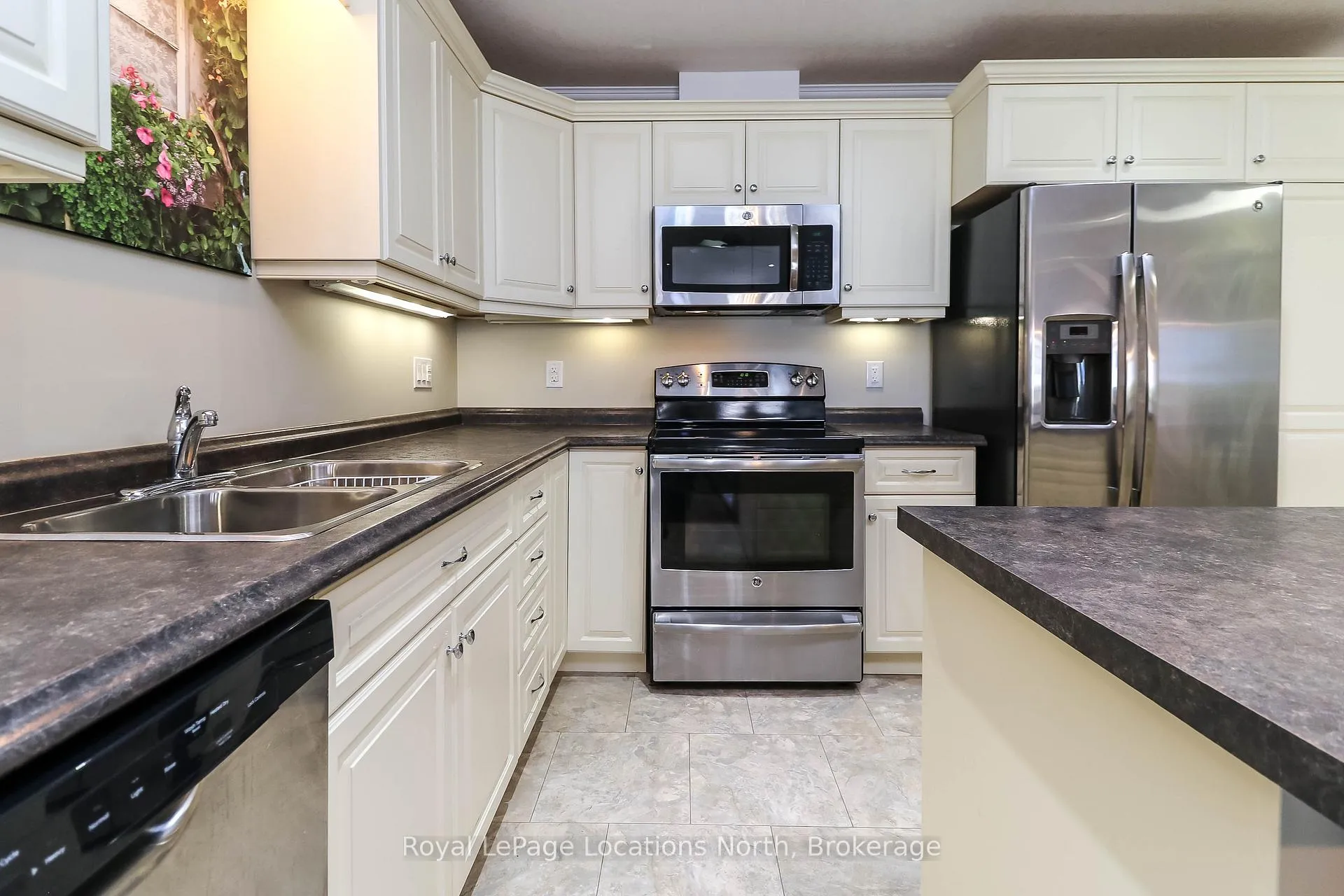 Photo 14 of 46 Garden Grove Crescent, Wasaga Beach — HOMEH