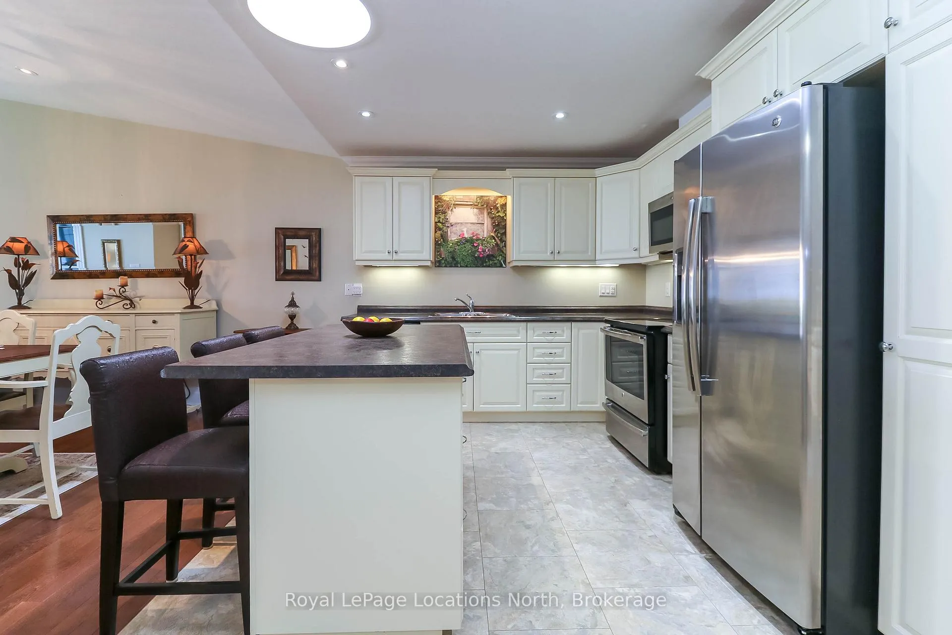Photo 16 of 46 Garden Grove Crescent, Wasaga Beach — HOMEH