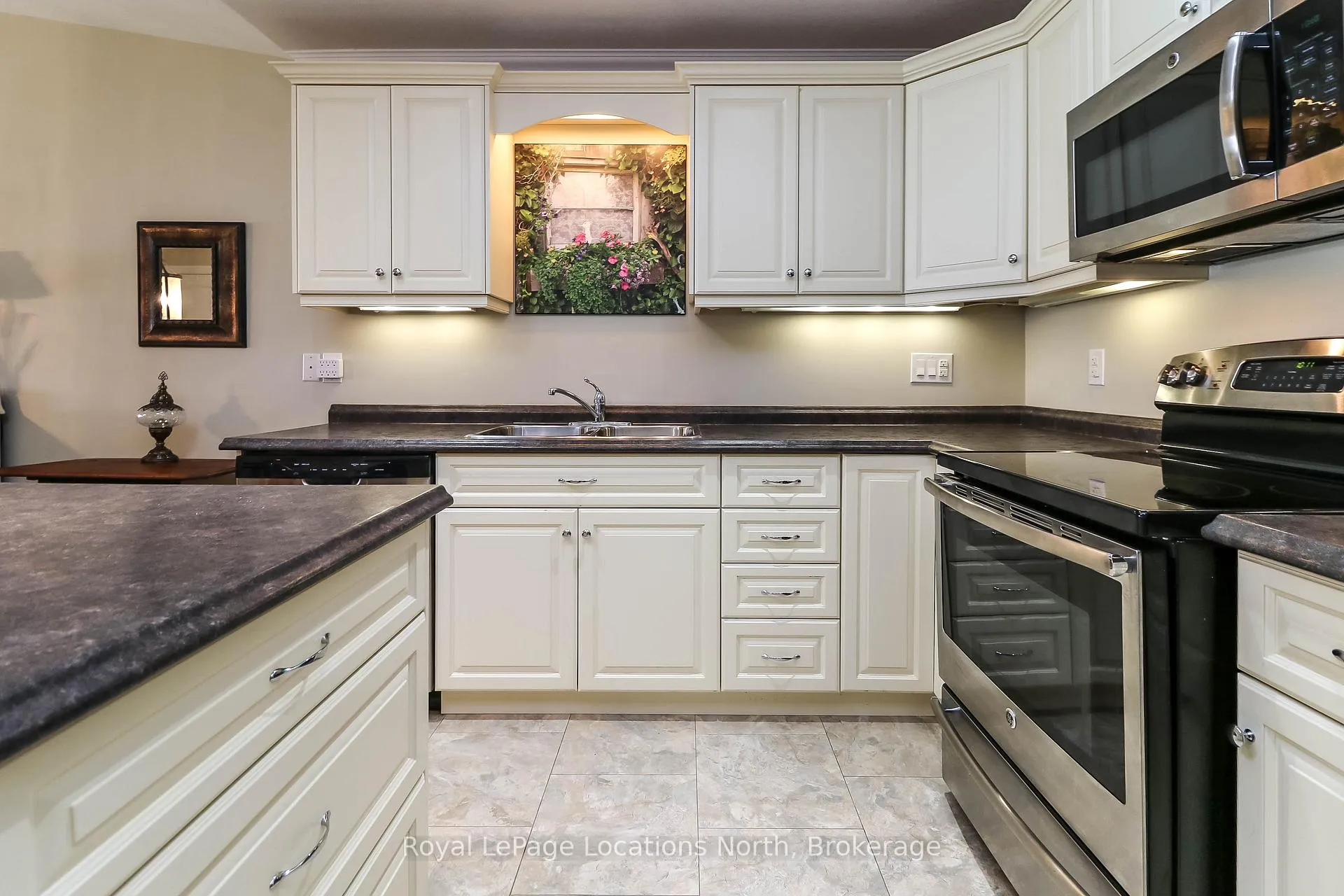 Photo 17 of 46 Garden Grove Crescent, Wasaga Beach — HOMEH