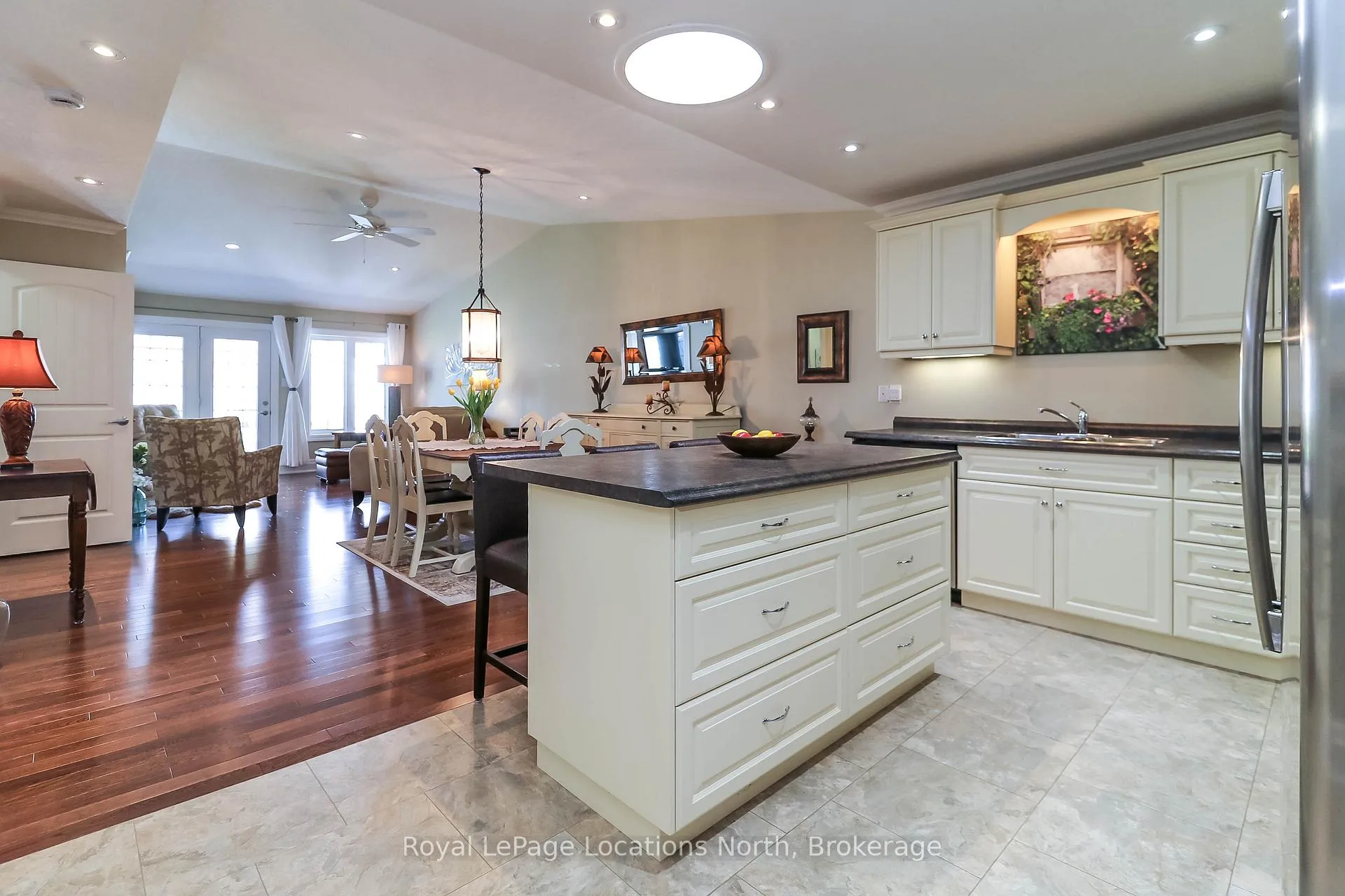 Photo 18 of 46 Garden Grove Crescent, Wasaga Beach — HOMEH