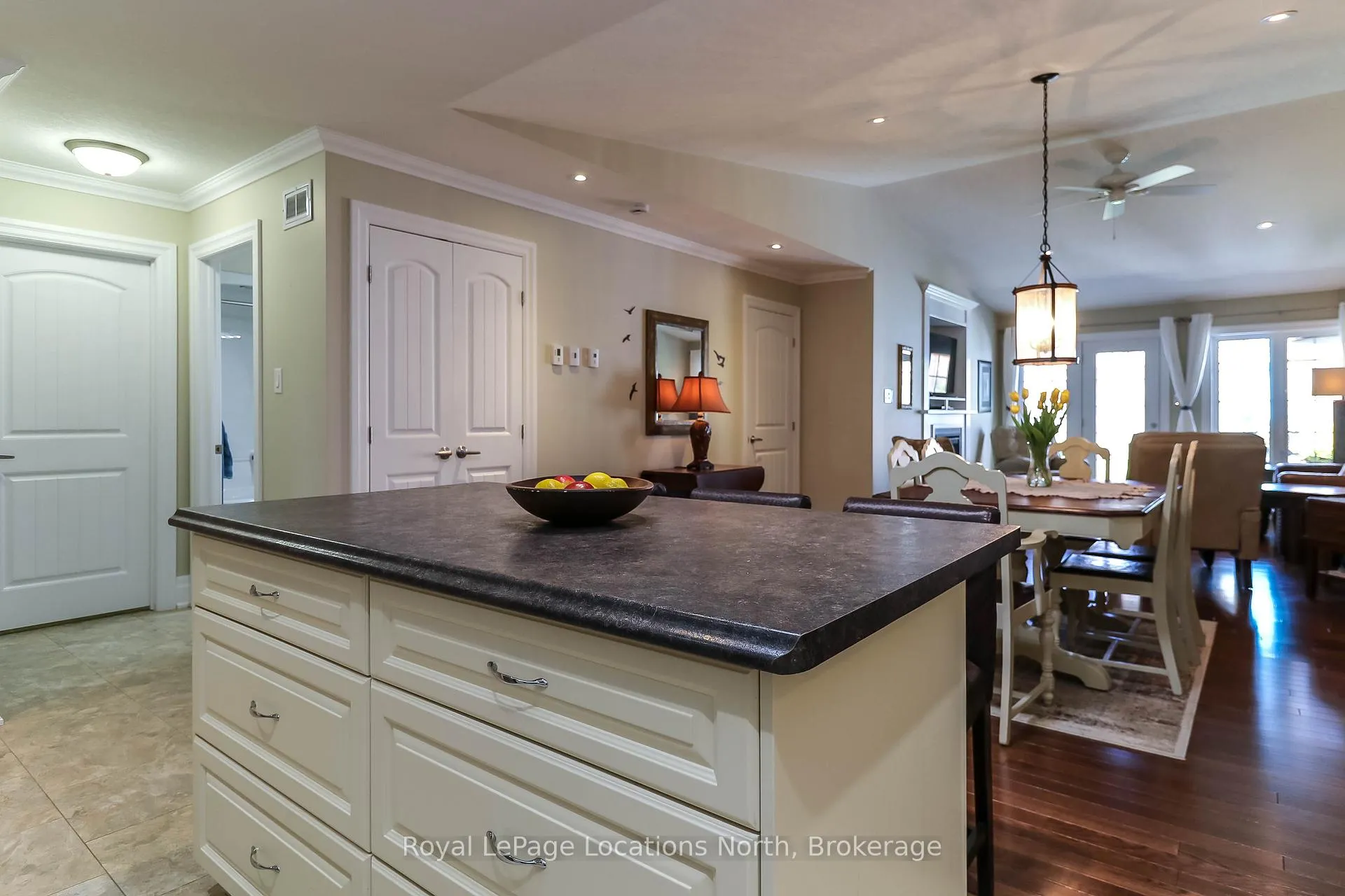 Photo 19 of 46 Garden Grove Crescent, Wasaga Beach — HOMEH