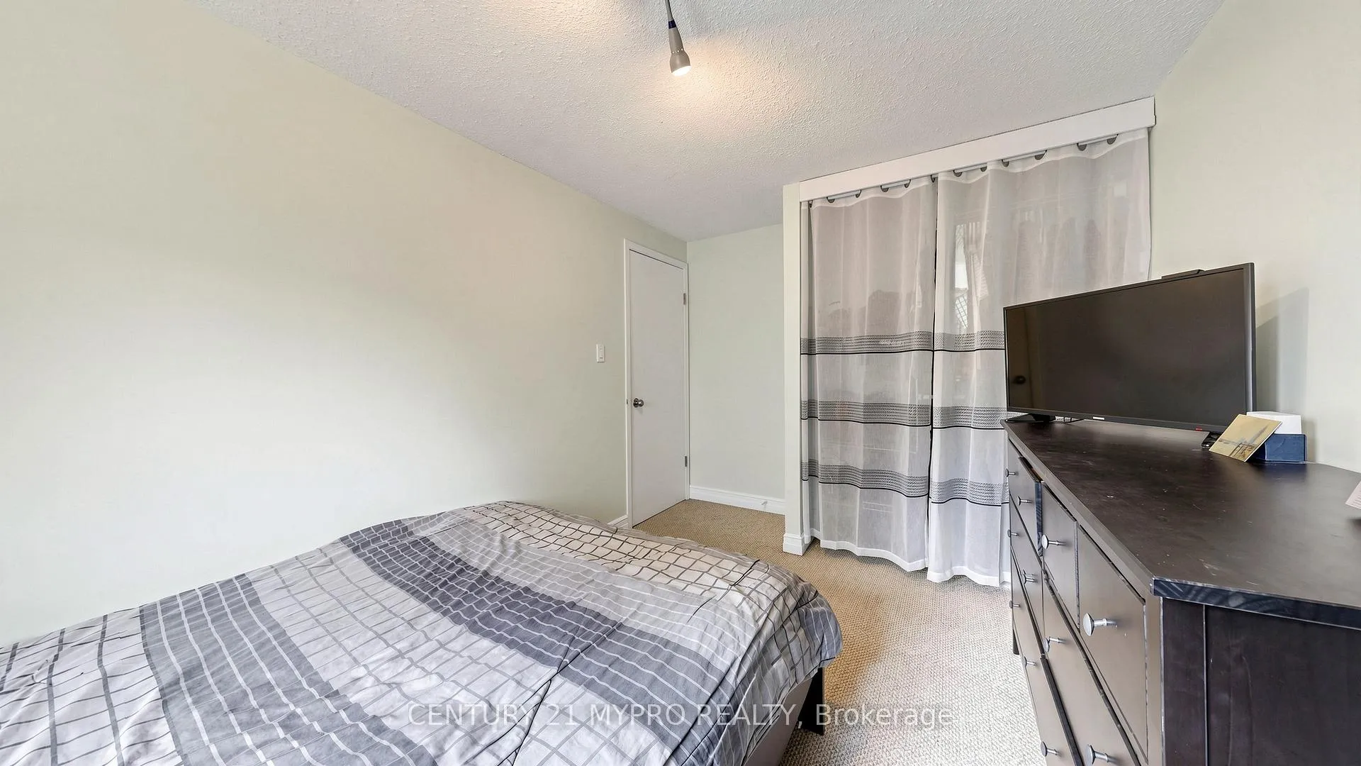 Photo 18 of 1043 12TH Street E, Owen Sound — HOMEH