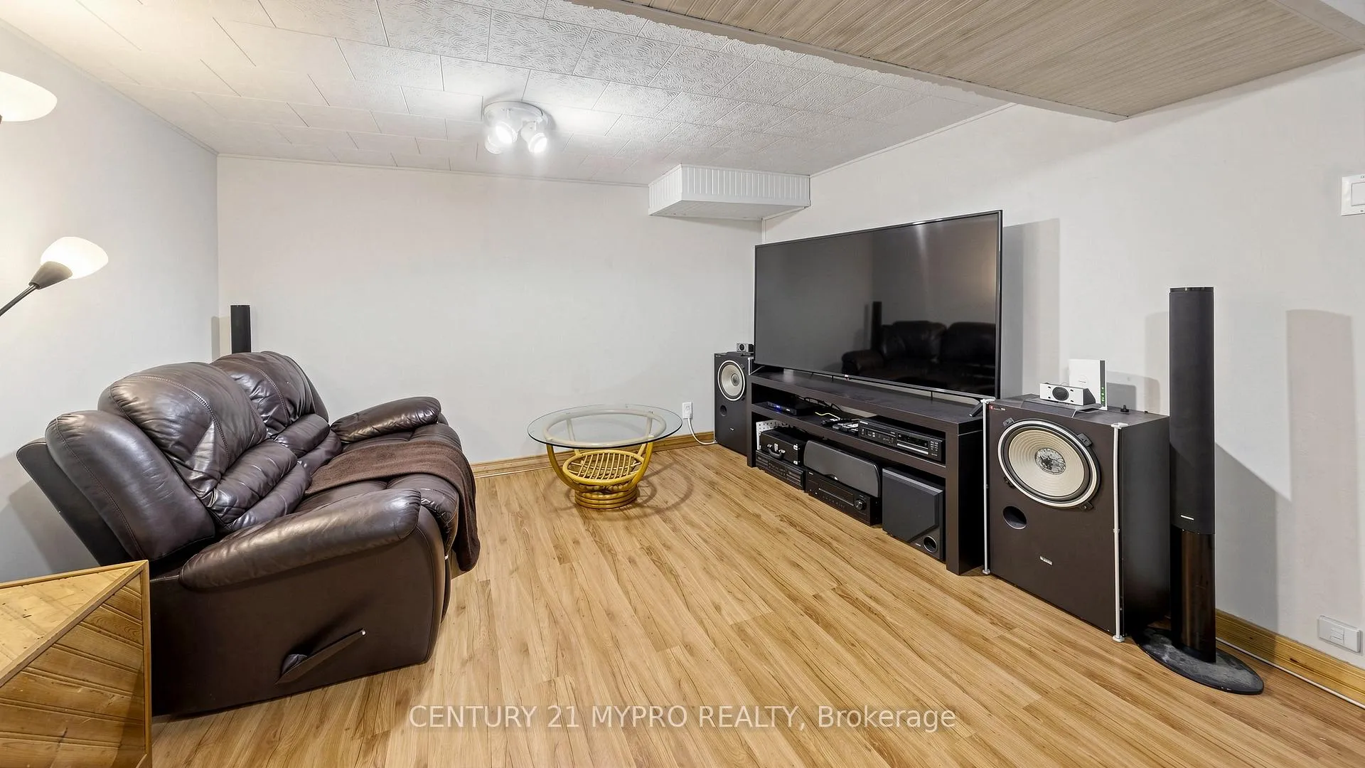 Photo 25 of 1043 12TH Street E, Owen Sound — HOMEH