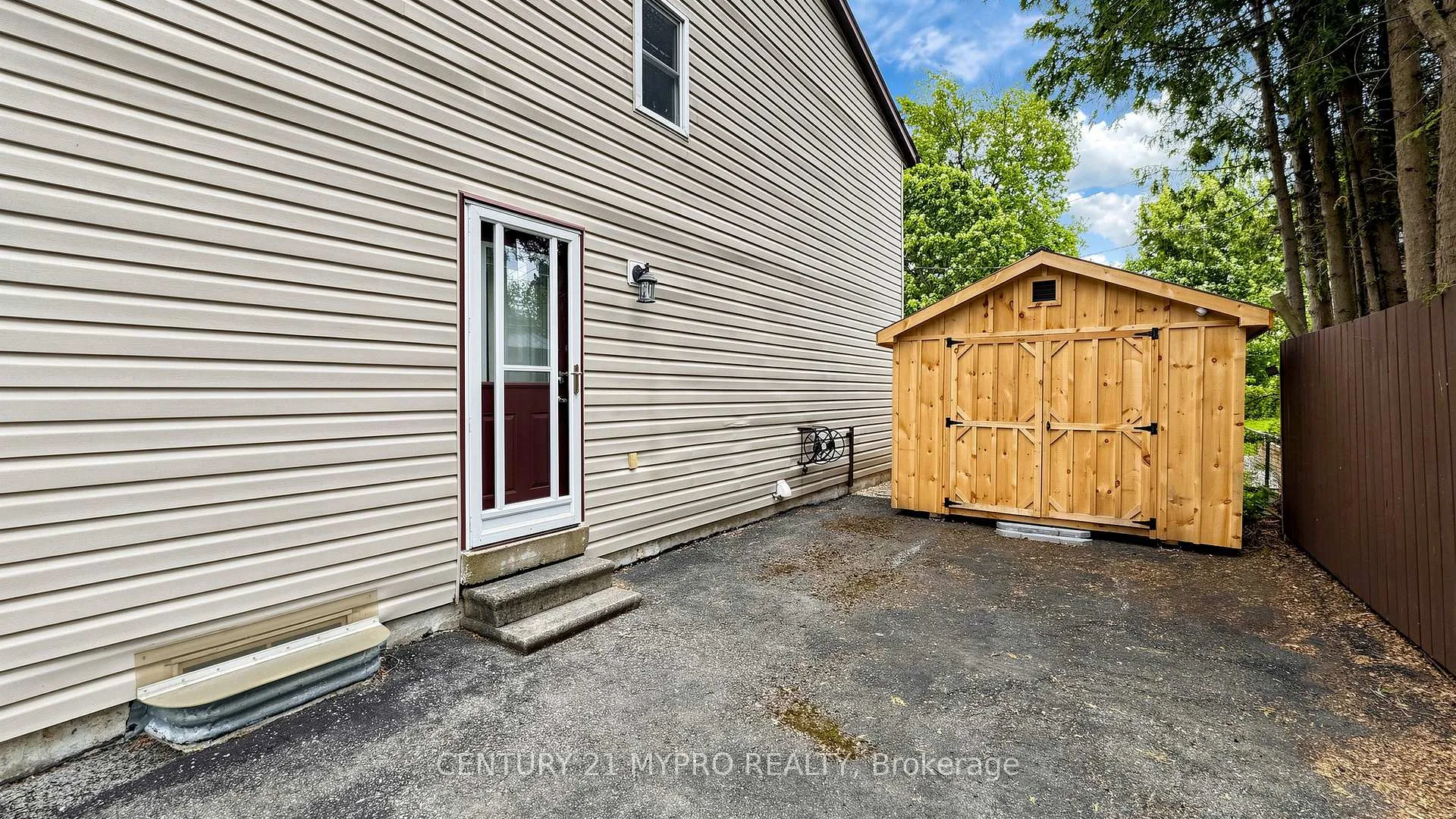 Photo 37 of 1043 12TH Street E, Owen Sound — HOMEH