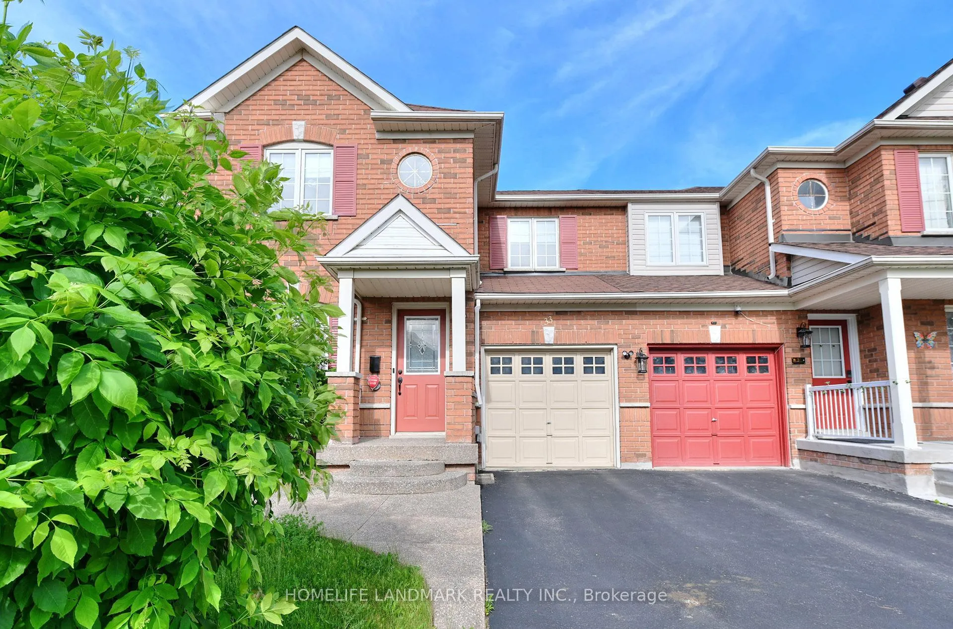Front of 33 Fairway Court