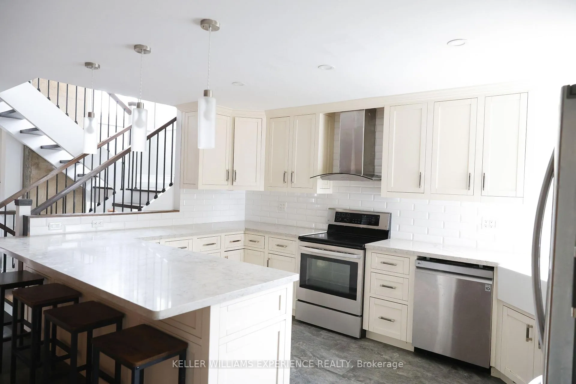 Photo 8 of 2233 4th Line, Innisfil, Churchill — HOMEH