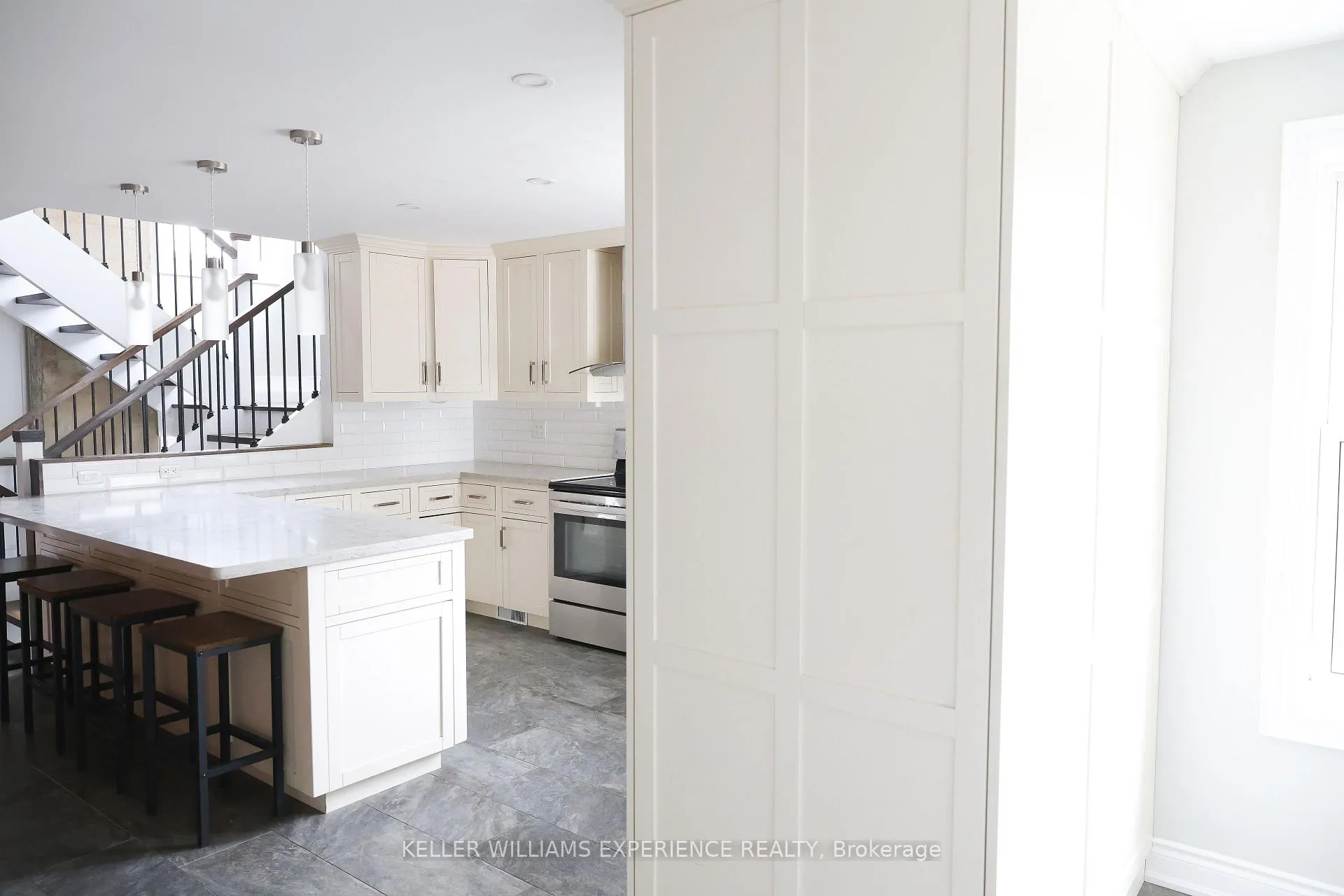 Photo 10 of 2233 4th Line, Innisfil, Churchill — HOMEH