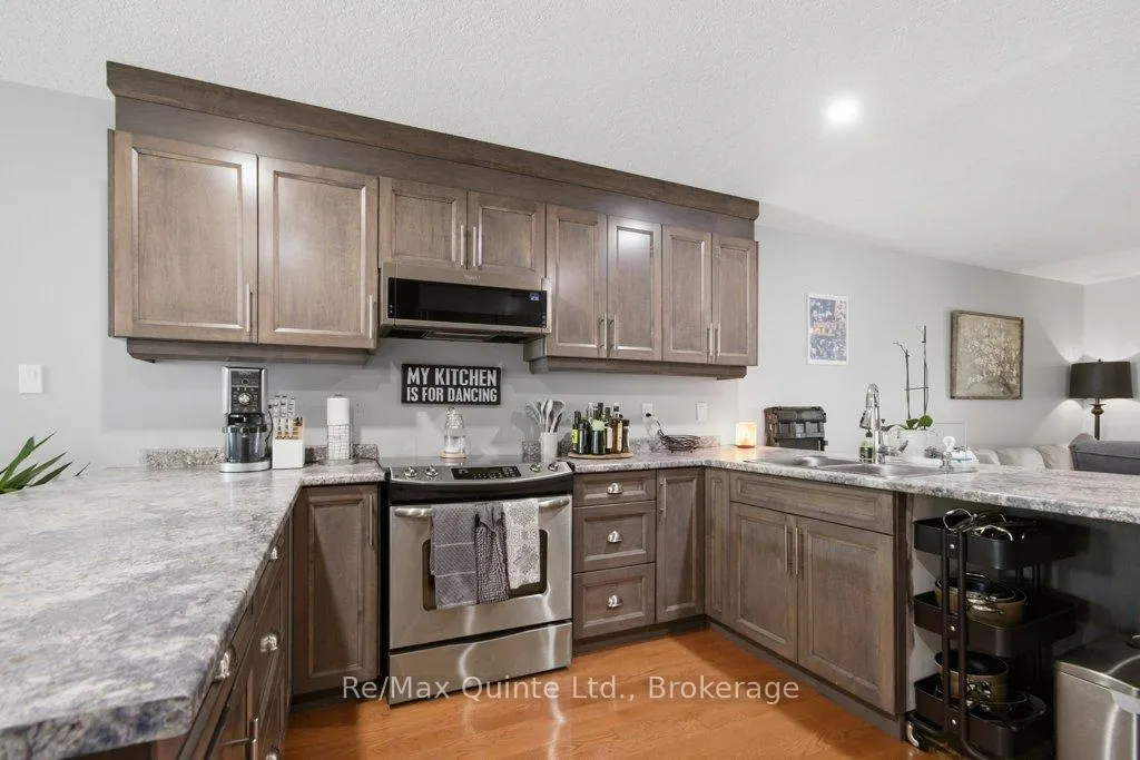Photo 8 of 74 Gordon Street, Belleville, Belleville Ward — HOMEH