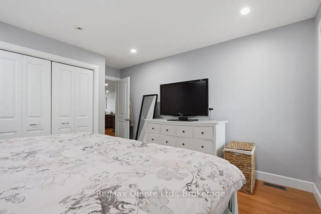 Photo 16 of 74 Gordon Street, Belleville, Belleville Ward — HOMEH