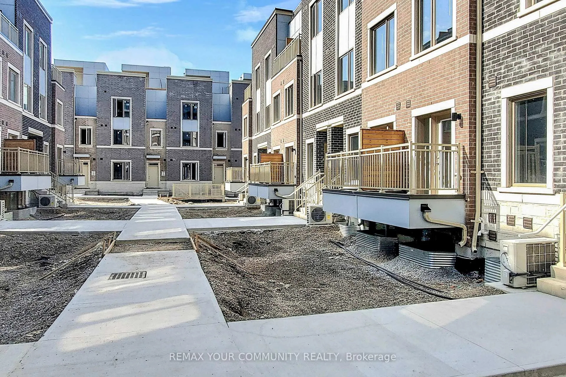 Photo 2 of Unit 20, 11 Honeycrisp Crescent, Vaughan, Concord — HOMEH