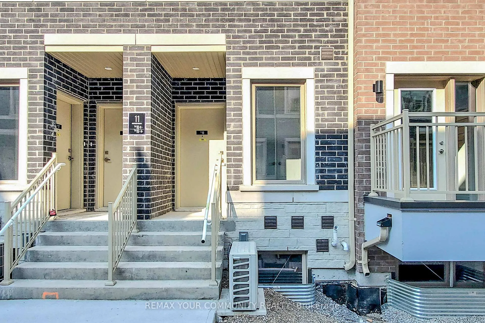 Photo 3 of Unit 20, 11 Honeycrisp Crescent, Vaughan, Concord — HOMEH