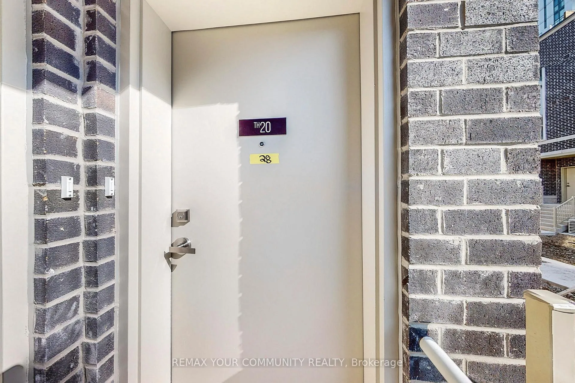 Photo 4 of Unit 20, 11 Honeycrisp Crescent, Vaughan, Concord — HOMEH