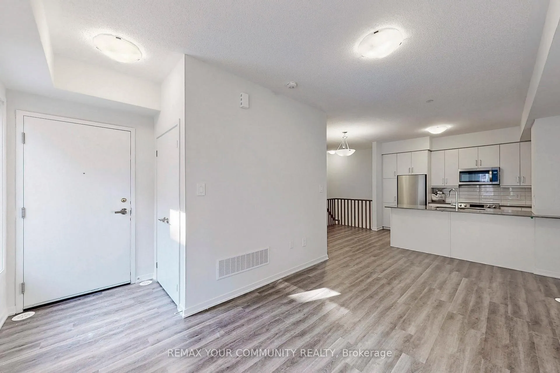 Photo 6 of Unit 20, 11 Honeycrisp Crescent, Vaughan, Concord — HOMEH