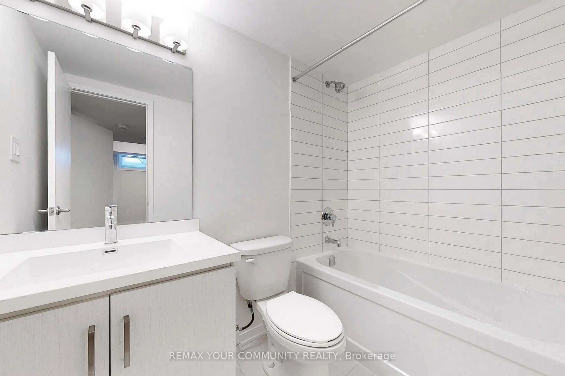 Photo 17 of Unit 20, 11 Honeycrisp Crescent, Vaughan, Concord — HOMEH