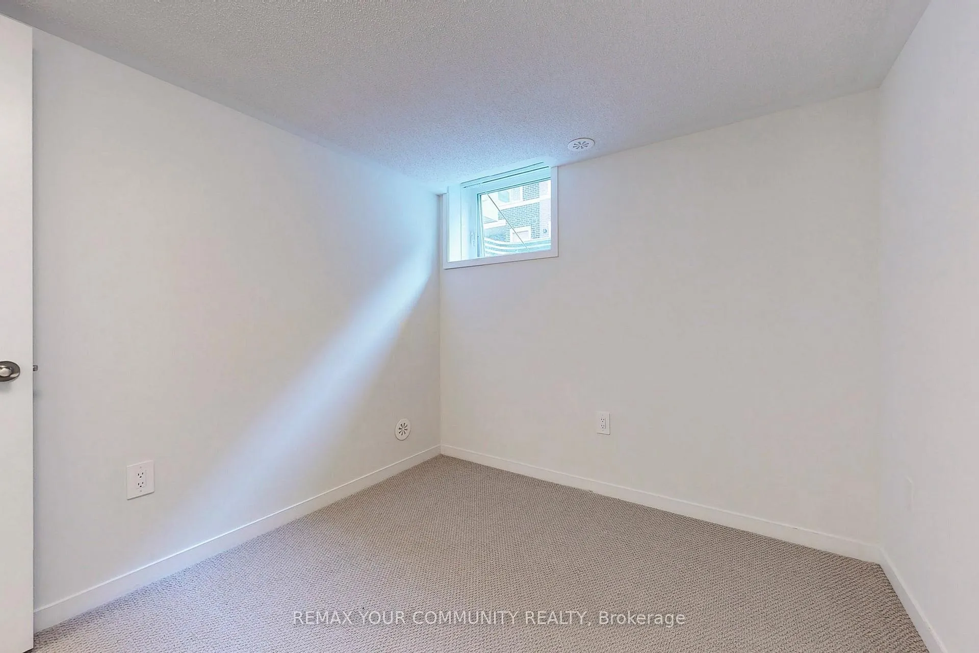 Photo 19 of Unit 20, 11 Honeycrisp Crescent, Vaughan, Concord — HOMEH