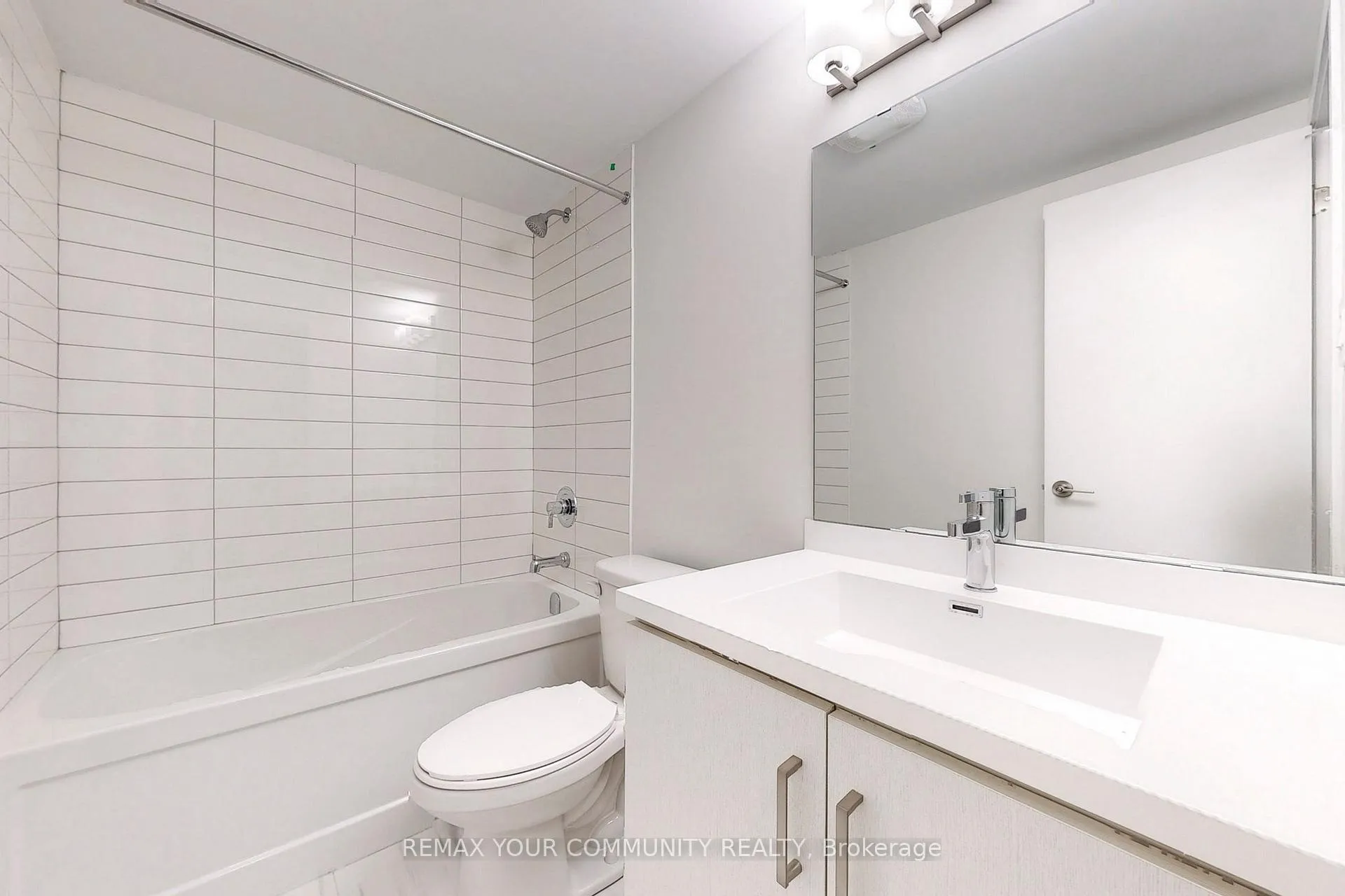 Photo 20 of Unit 20, 11 Honeycrisp Crescent, Vaughan, Concord — HOMEH