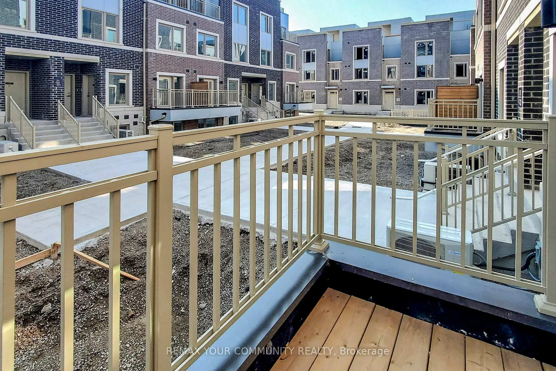 Photo 23 of Unit 20, 11 Honeycrisp Crescent, Vaughan, Concord — HOMEH