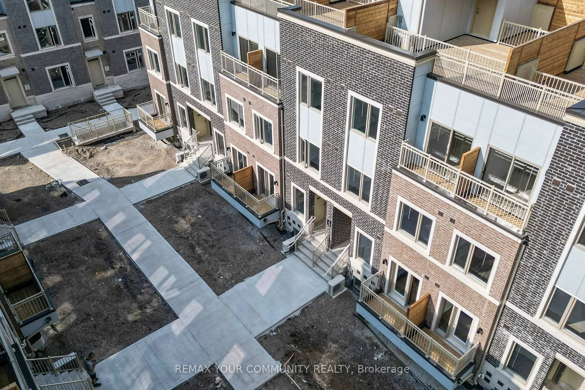 Photo 26 of Unit 20, 11 Honeycrisp Crescent, Vaughan, Concord — HOMEH