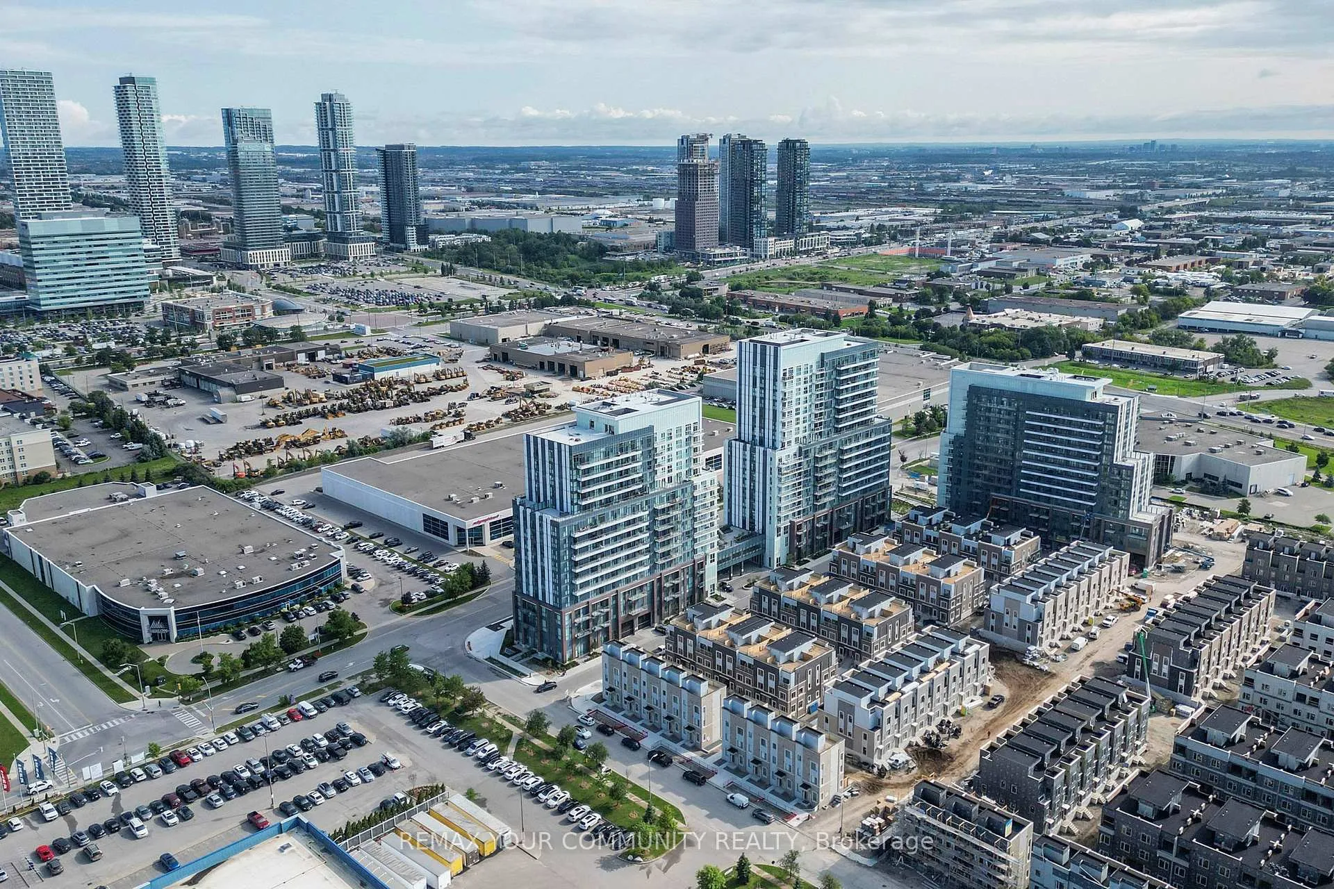 Photo 29 of Unit 20, 11 Honeycrisp Crescent, Vaughan, Concord — HOMEH